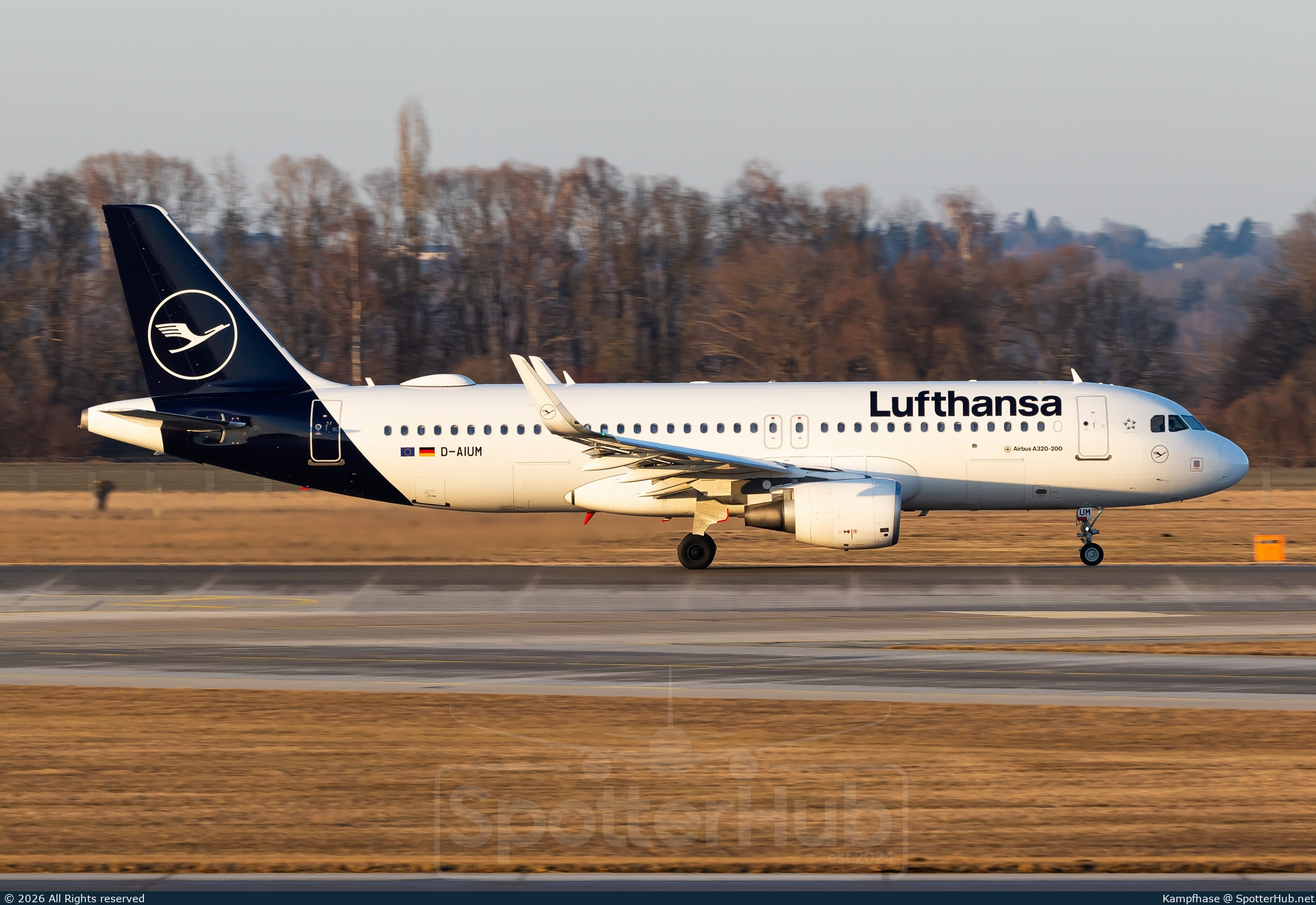Photo of D-AIUM - Airbus A320-214 operated by Lufthansa