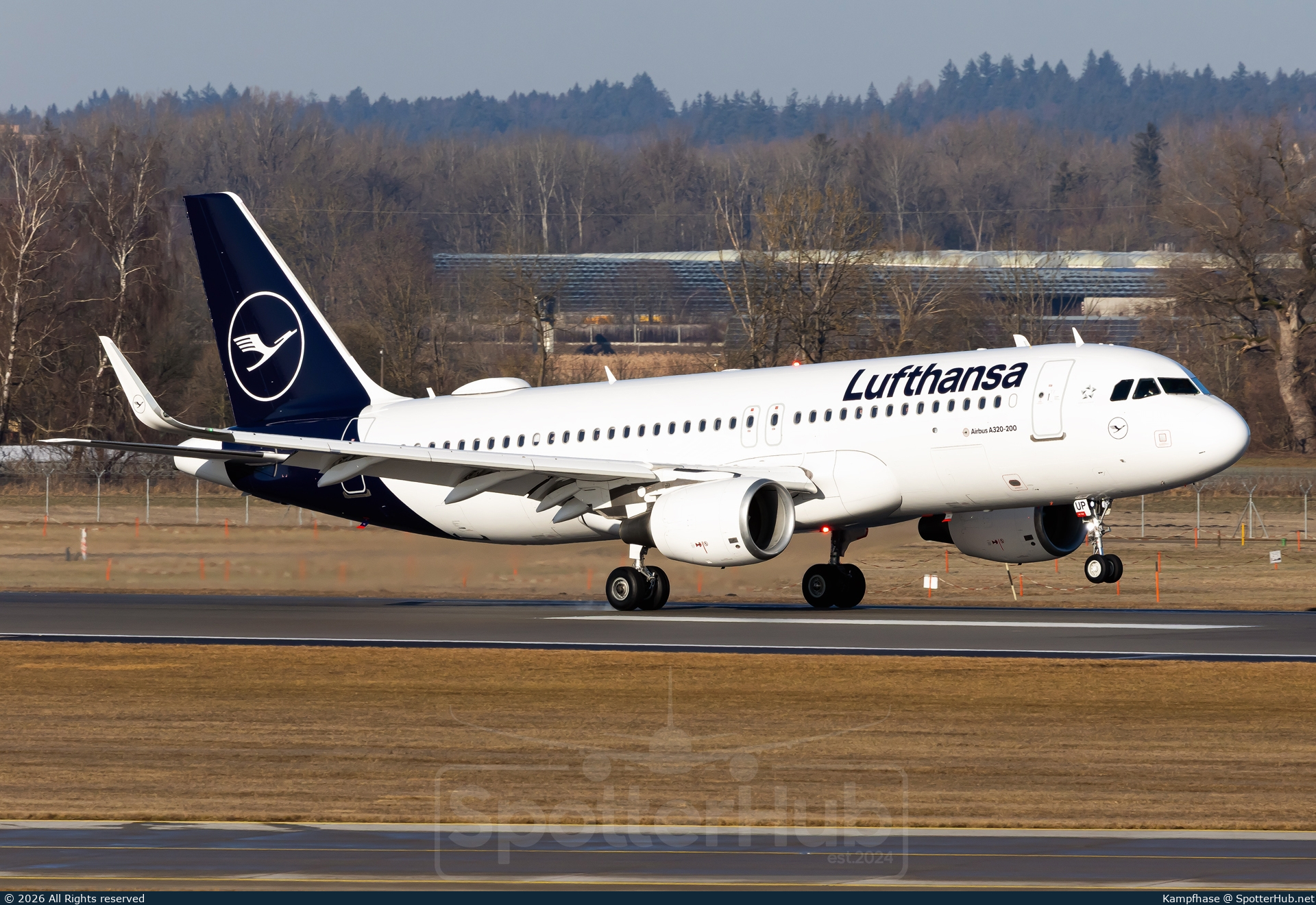 Photo of D-AIUP - Airbus A320-214 operated by Lufthansa