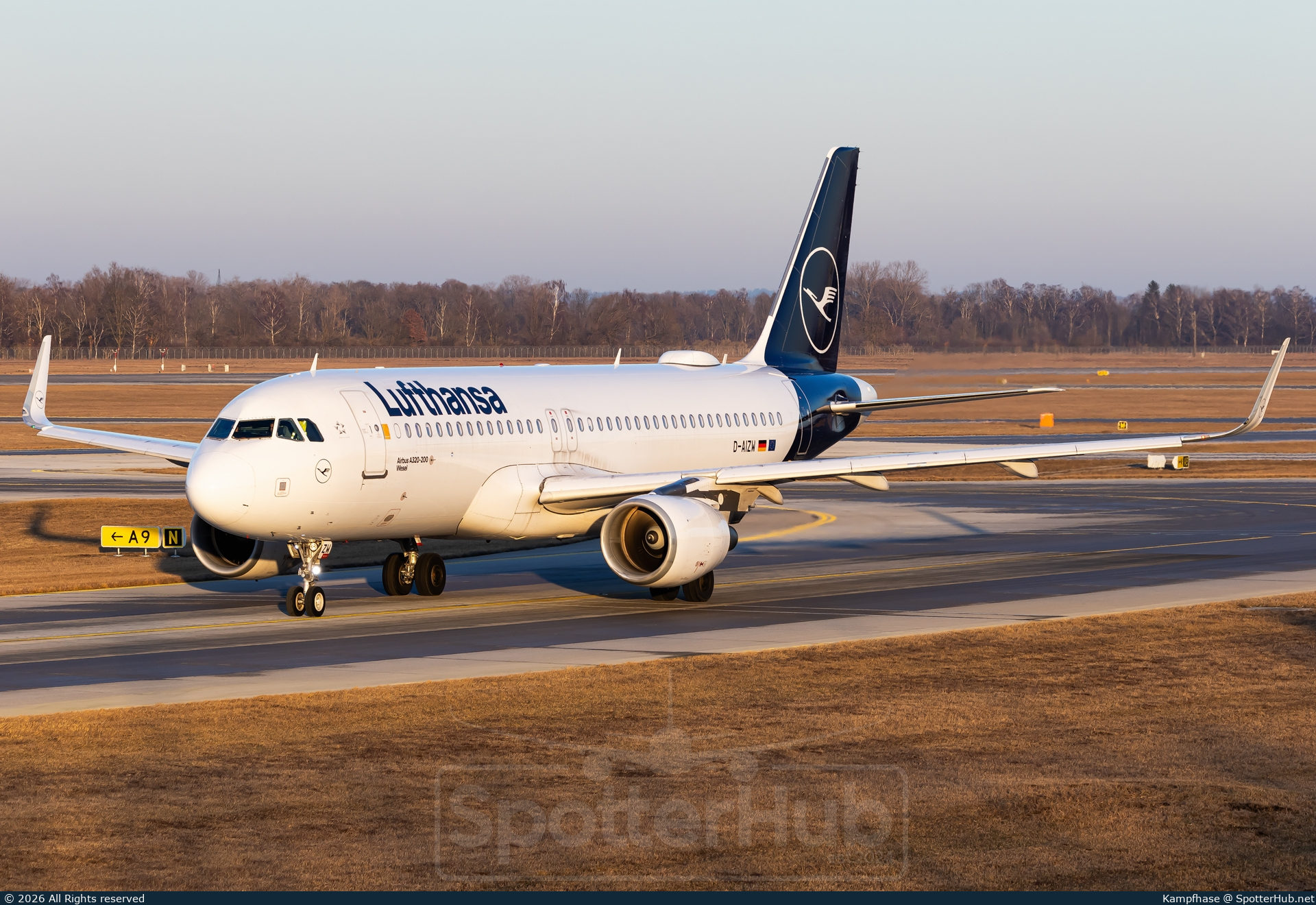 Photo of D-AIZW - Airbus A320-214 operated by Lufthansa