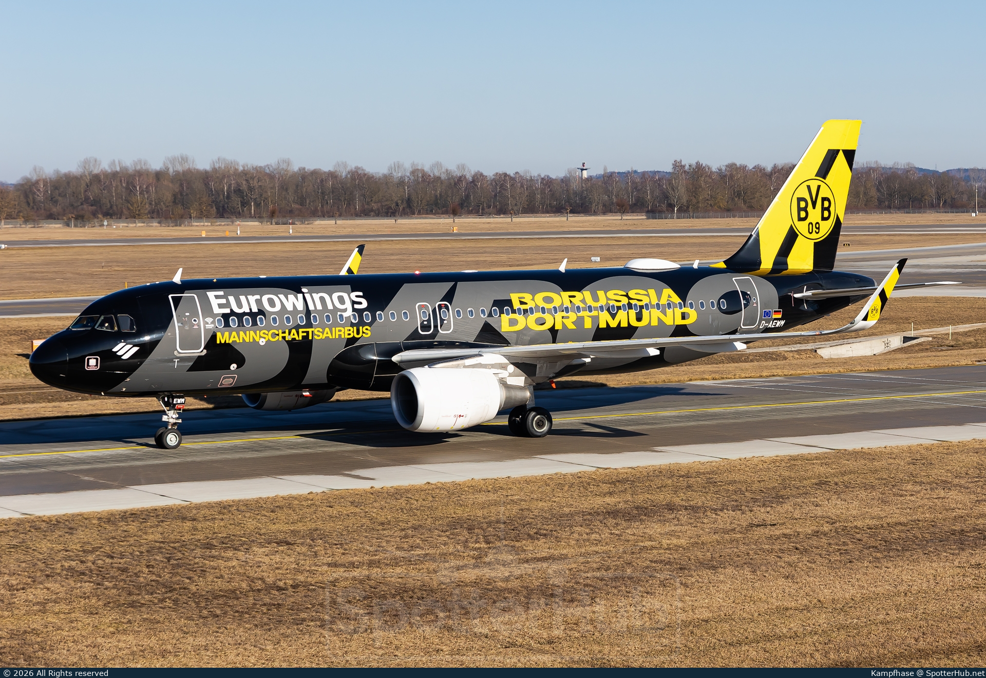 Photo of D-AEWM - Airbus A320-214 operated by Eurowings