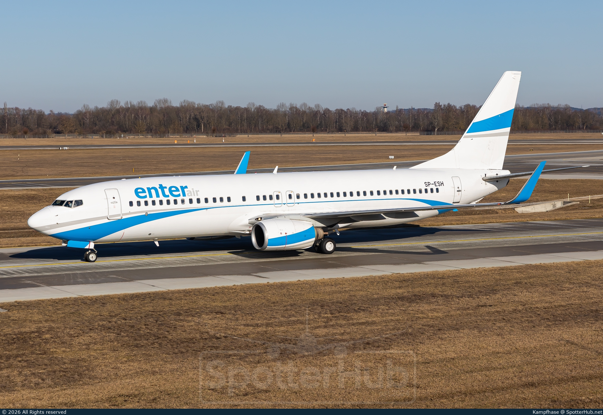 Photo of SP-ESH - Boeing 737-81M operated by Enter Air