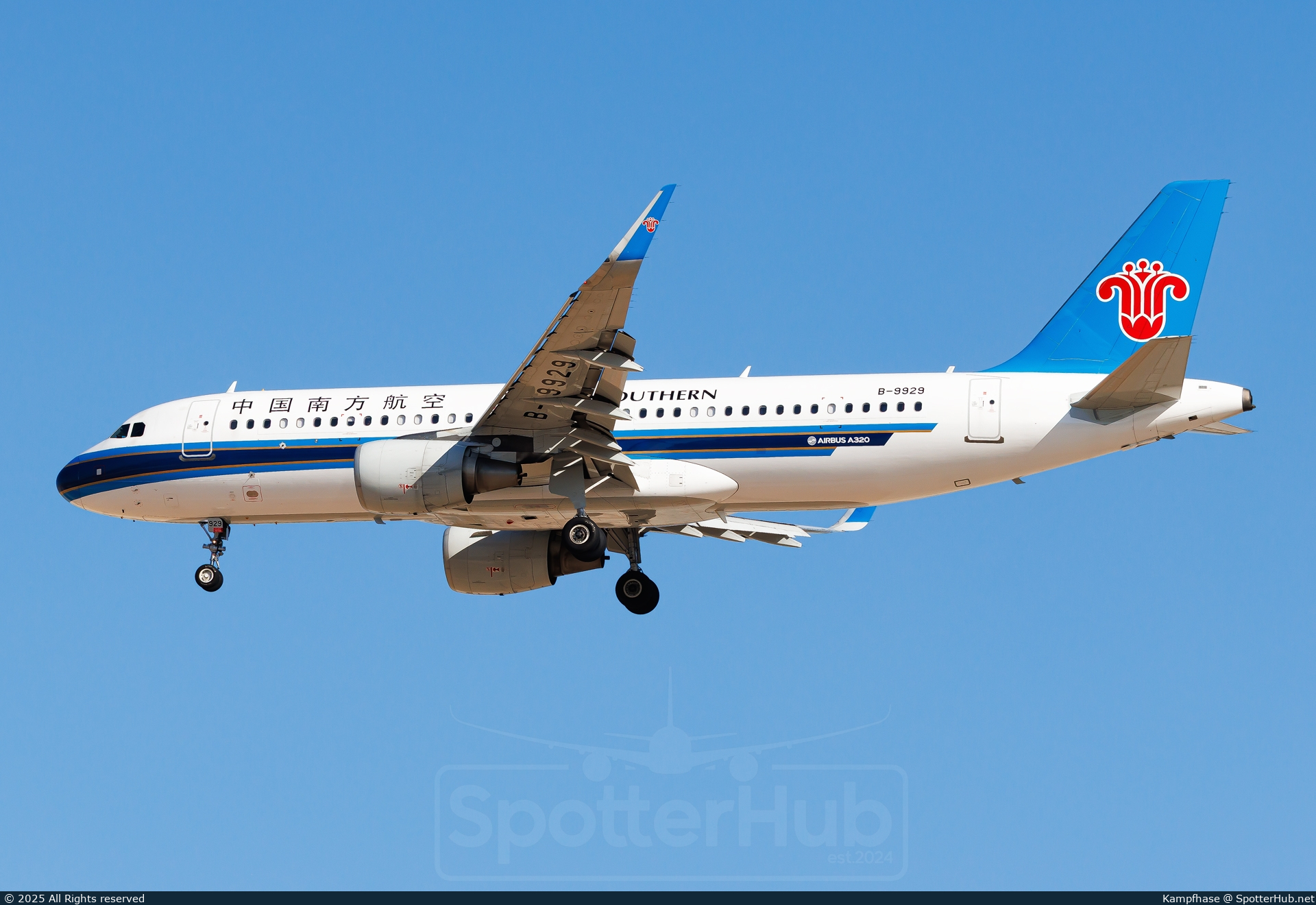 Photo of B-9929 - Airbus A320-214 operated by China Southern Airlines