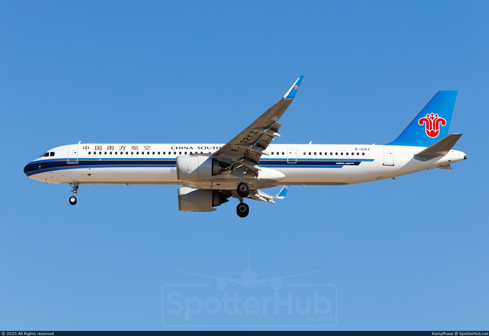 Photo of B-32KZ - Airbus A321-251NX operated by China Southern Airlines