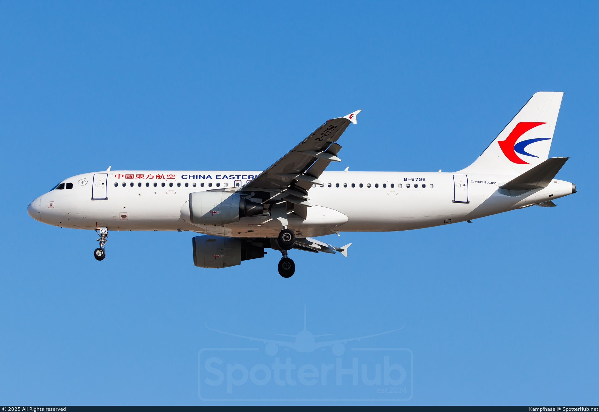 Photo of B-6796 - Airbus A320-214 operated by China Eastern Airlines