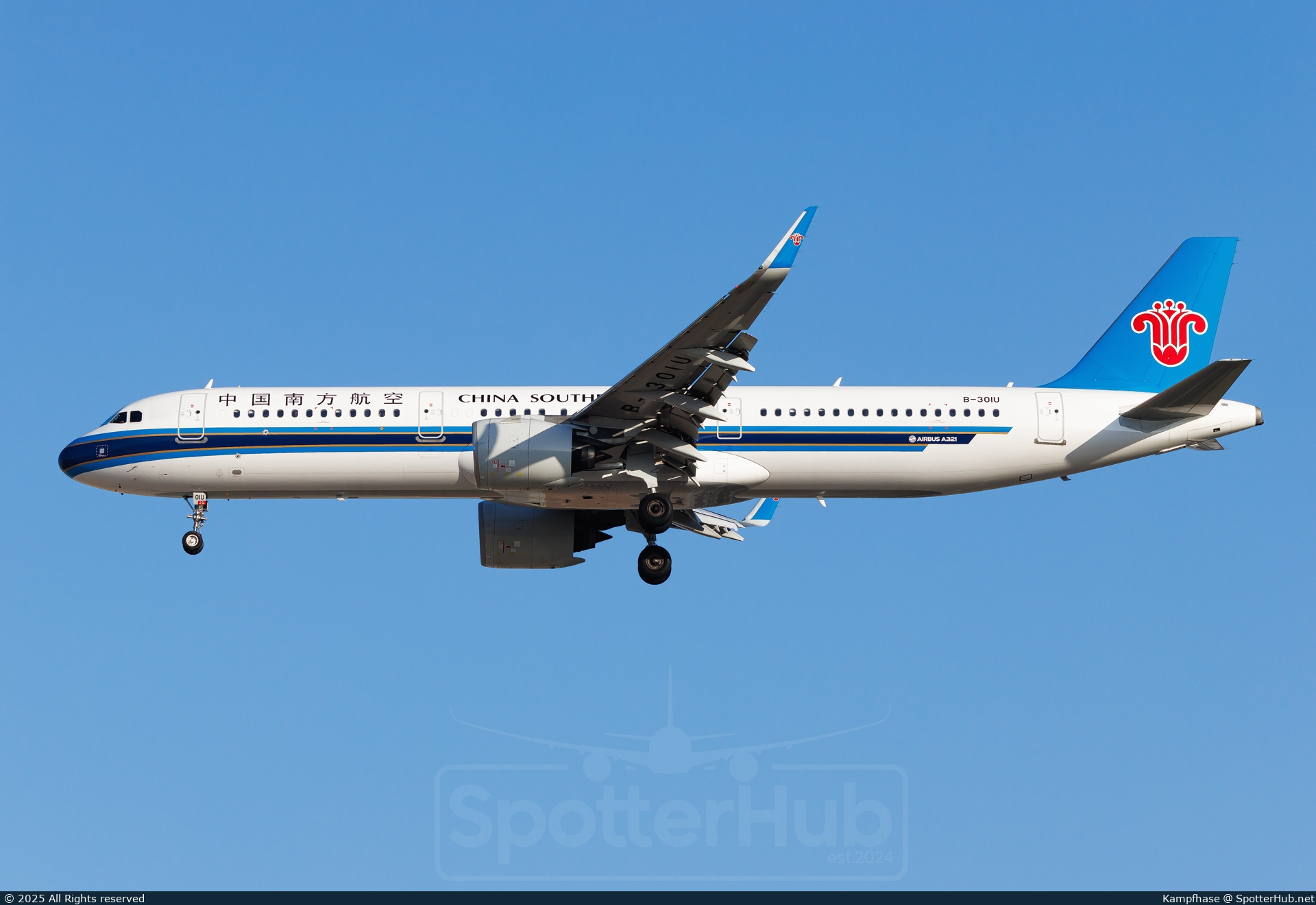 Photo of B-301U - Airbus A321-271N operated by China Southern Airlines