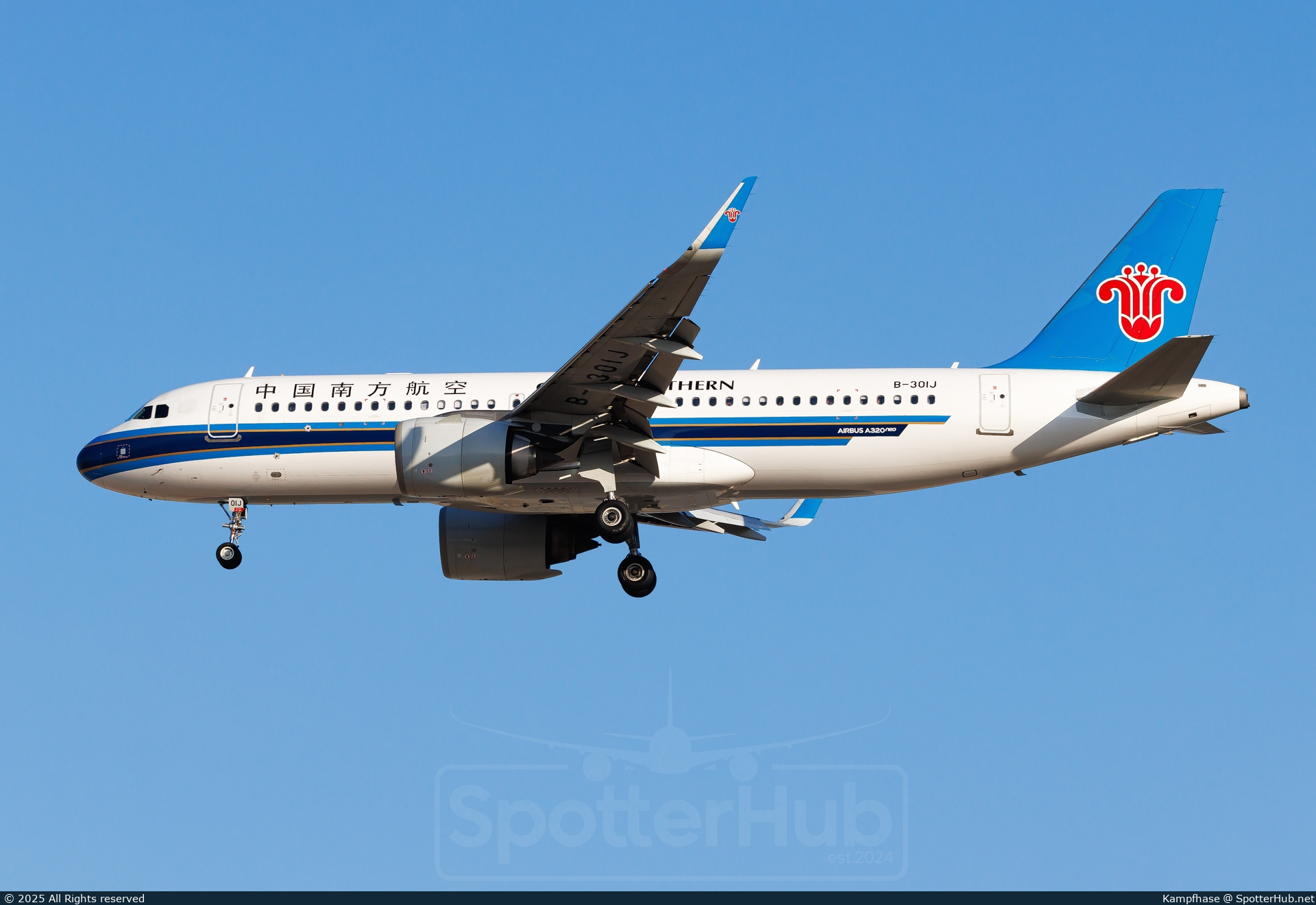 Photo of B-301J - Airbus A320-251N operated by China Southern Airlines