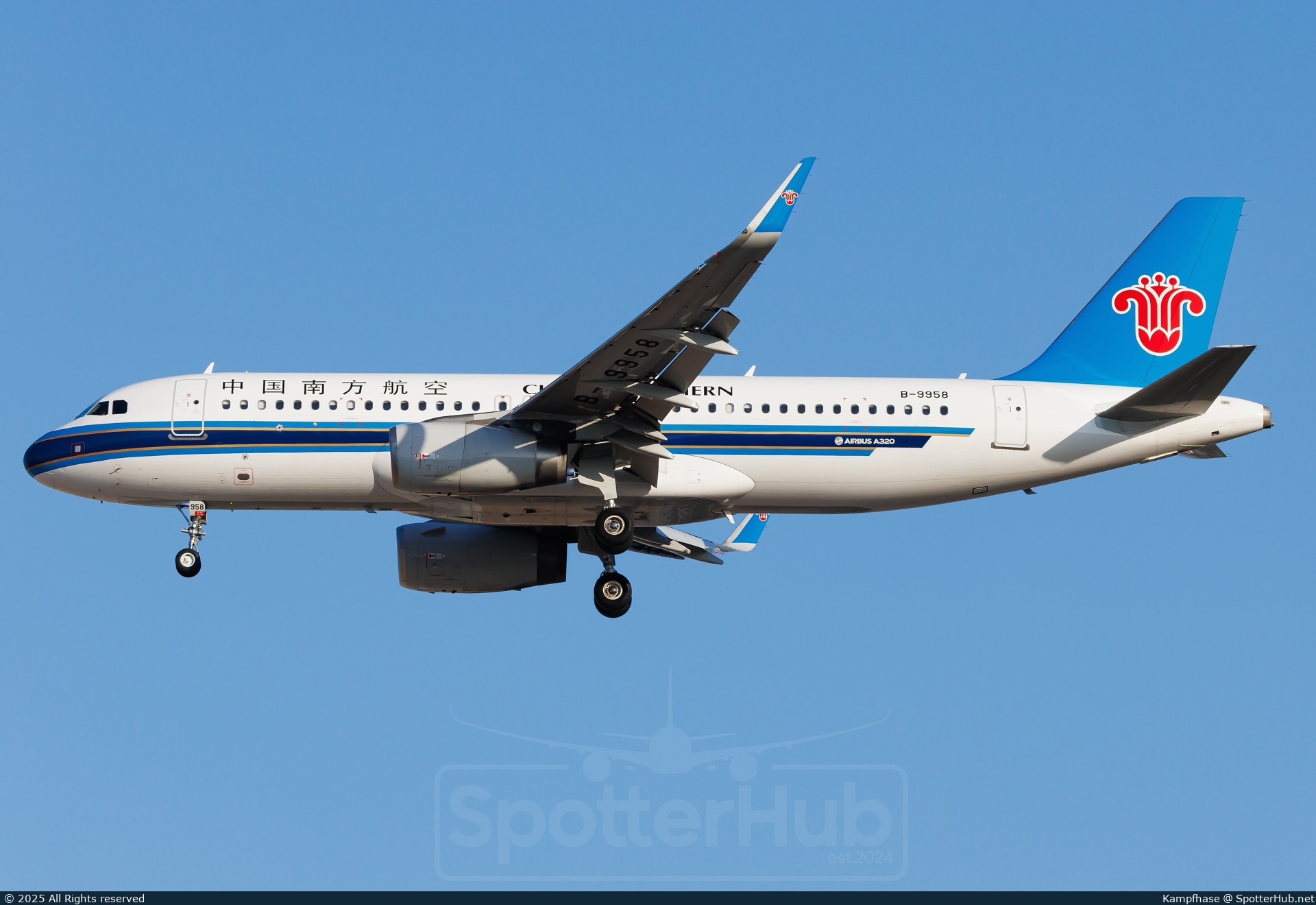 Photo of B-9958 - Airbus A320-232 operated by China Southern Airlines
