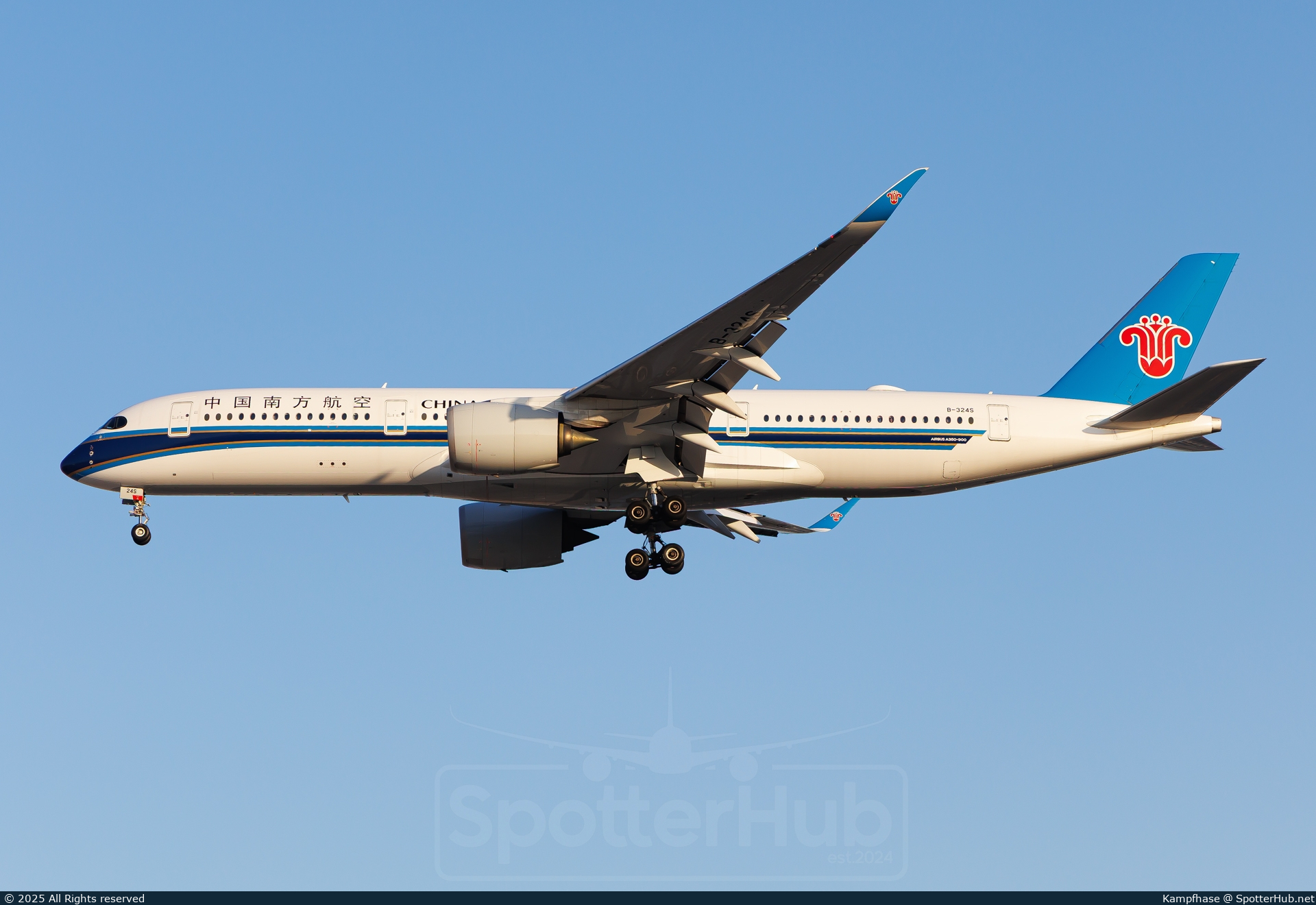 Photo of B-324S - Airbus A350-941 operated by China Southern Airlines