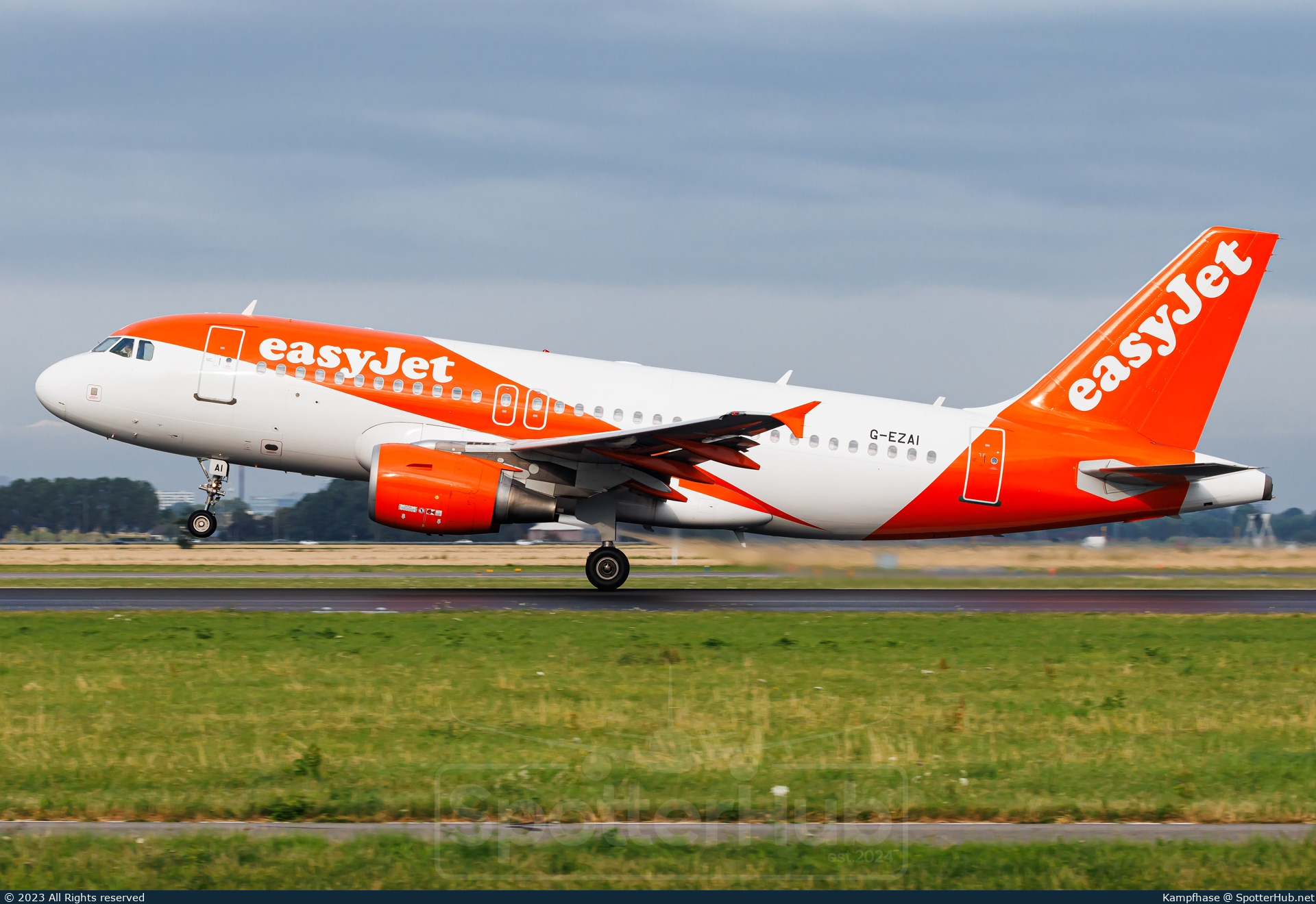 Photo of G-EZAI - Airbus A319-111 operated by easyJet