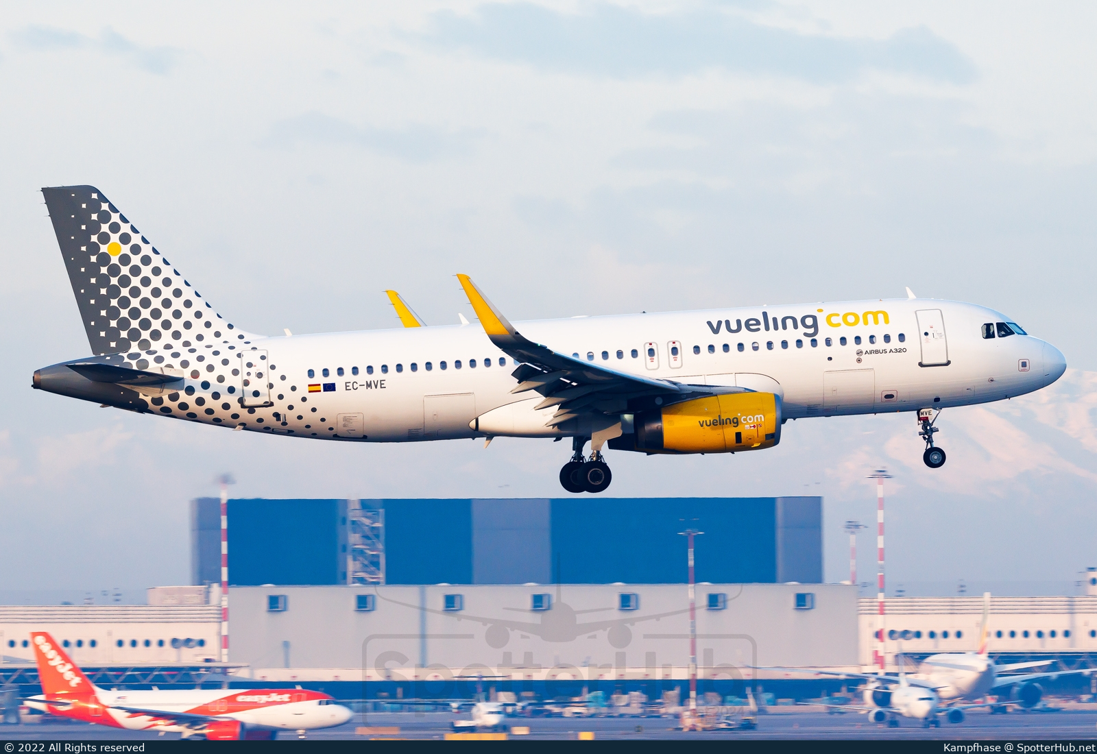 Photo of EC-MVE - Airbus A320-232 operated by Vueling