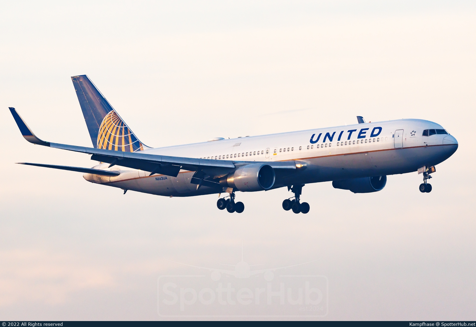 Photo of N663UA - Boeing 767-322(ER) operated by United Airlines
