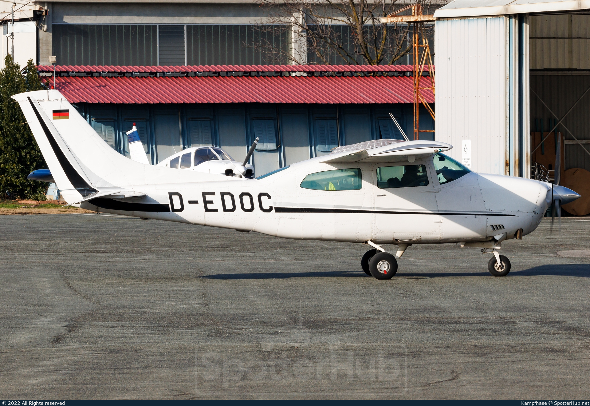 Photo of D-EDOC - Cessna T210M Turbo Centurion operated by Private