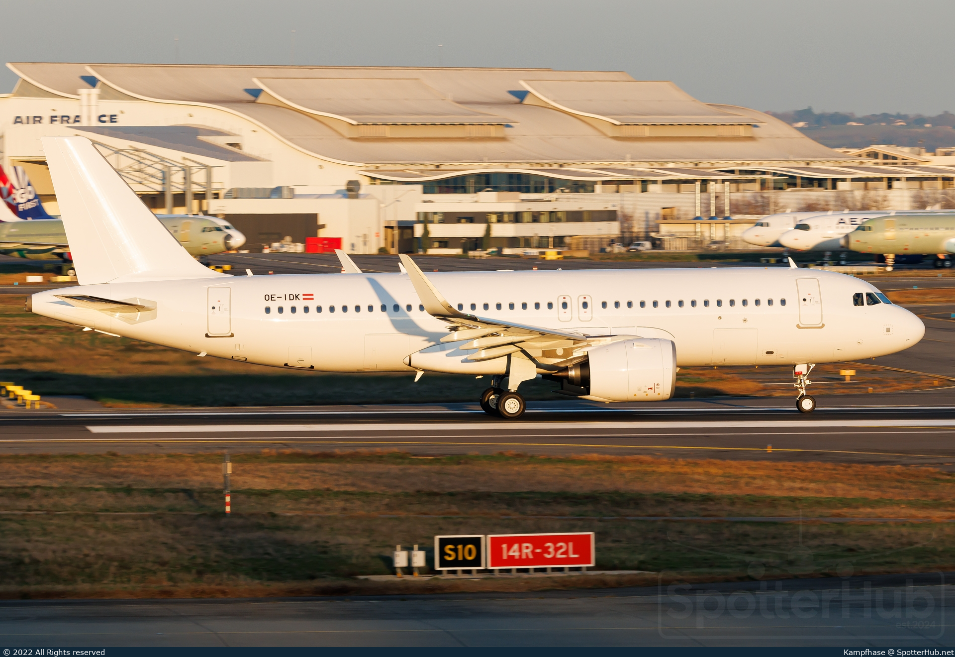 Photo of OE-IDK - Airbus A320-271N operated by Avolon Aerospace