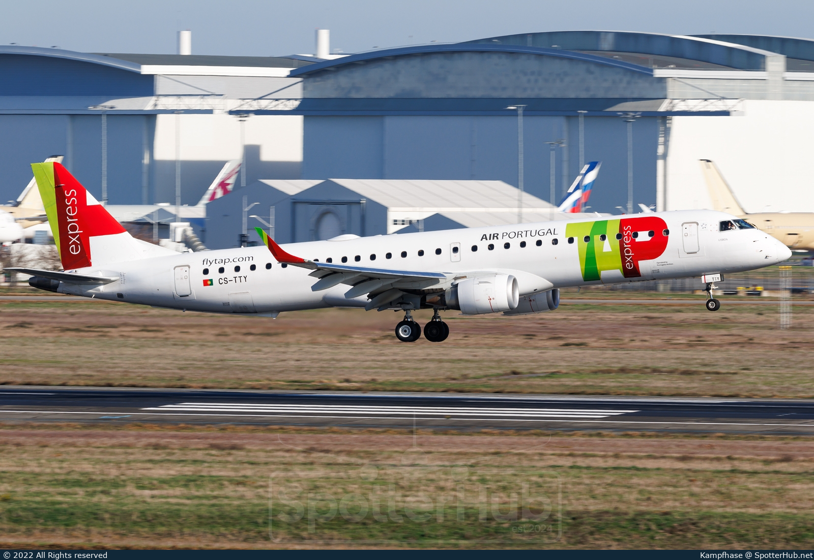 Photo of CS-TTY - Embraer ERJ-195AR operated by TAP Express (opb Portugália Airlines)