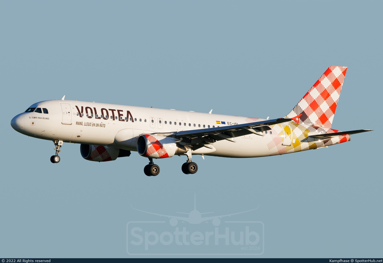 Photo of EC-ISI - Airbus A320-214 operated by Volotea