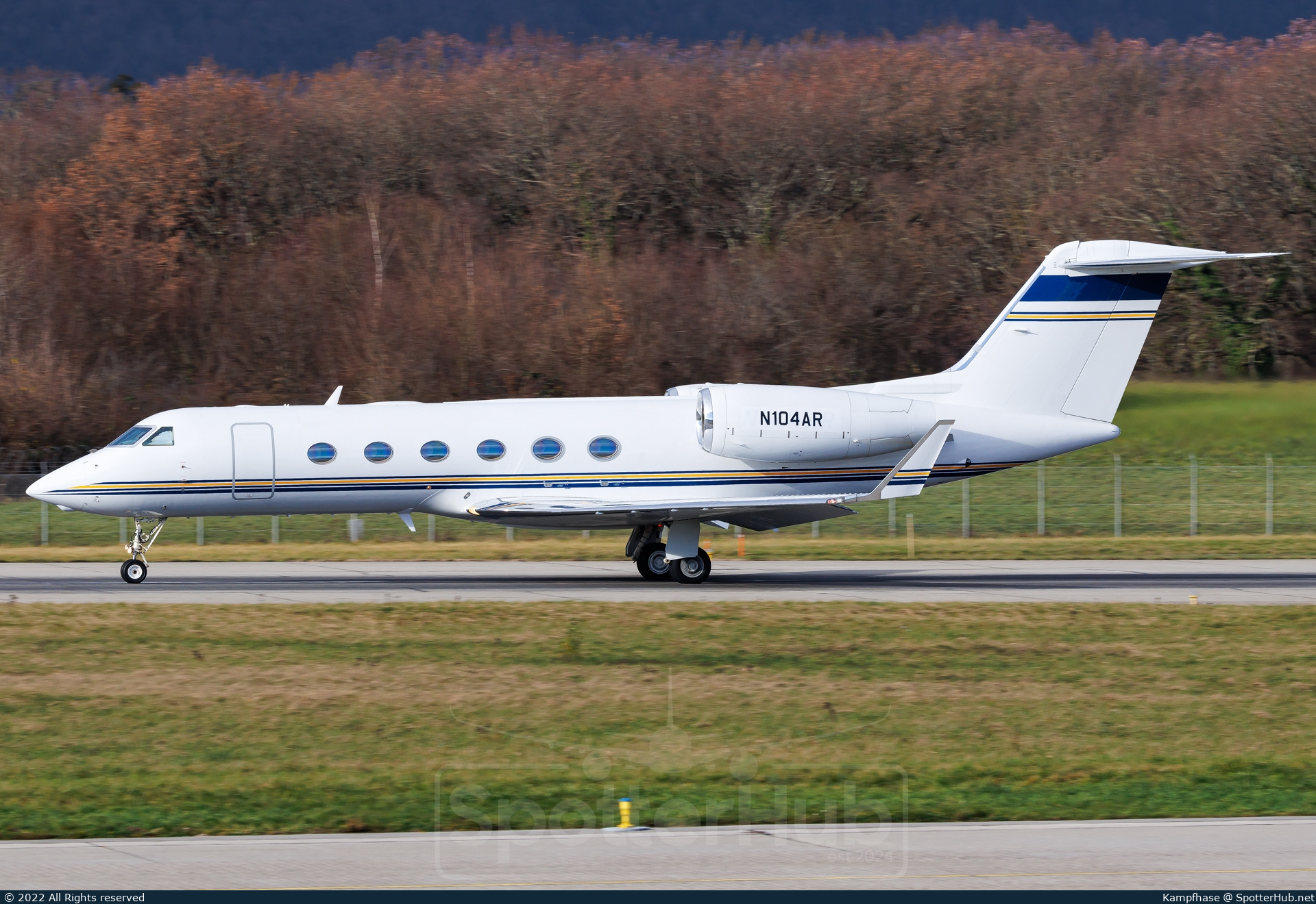Photo of N104AR - Gulfstream GIV-X (G450) operated by Private