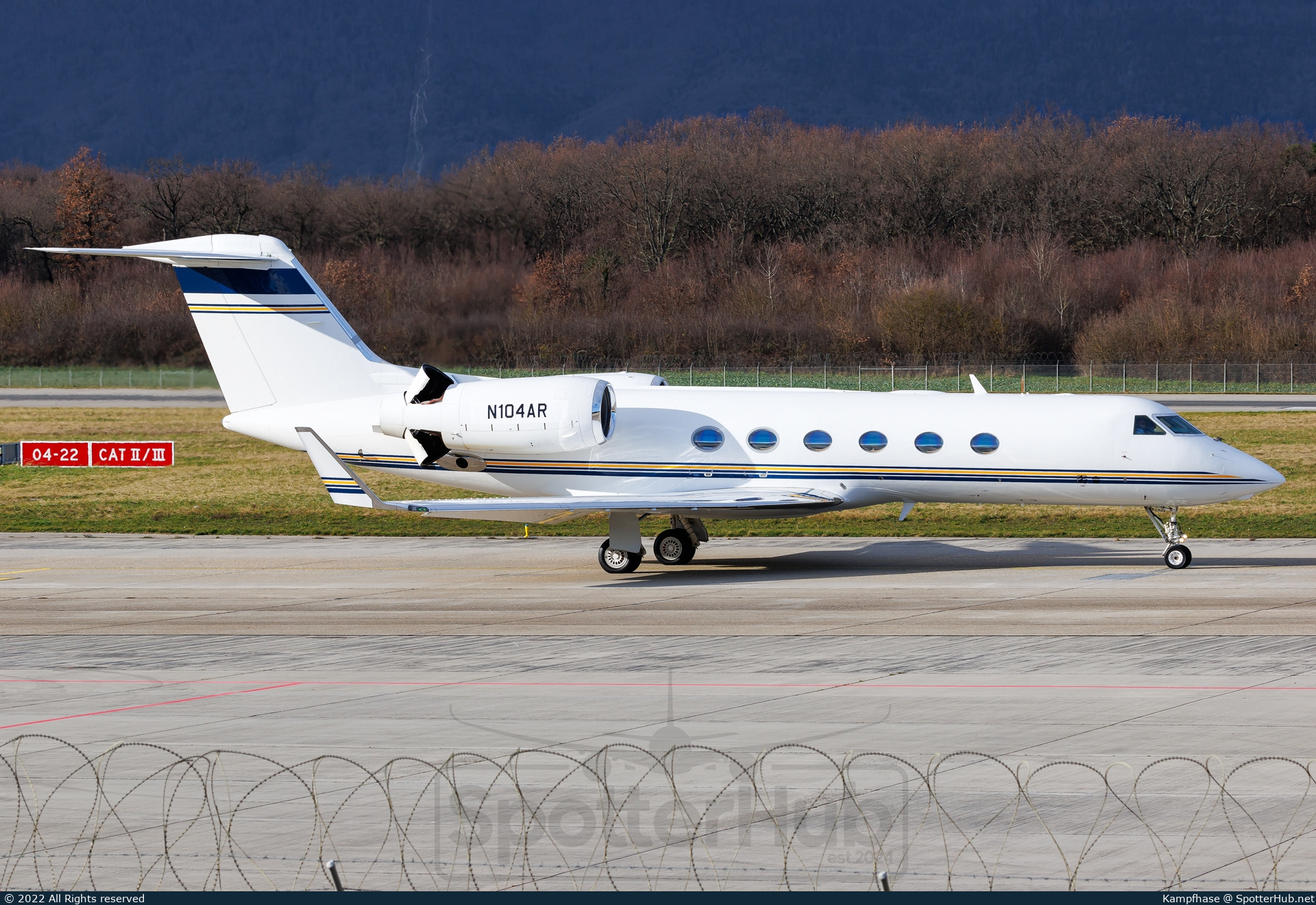 Photo of N104AR - Gulfstream GIV-X (G450) operated by Private