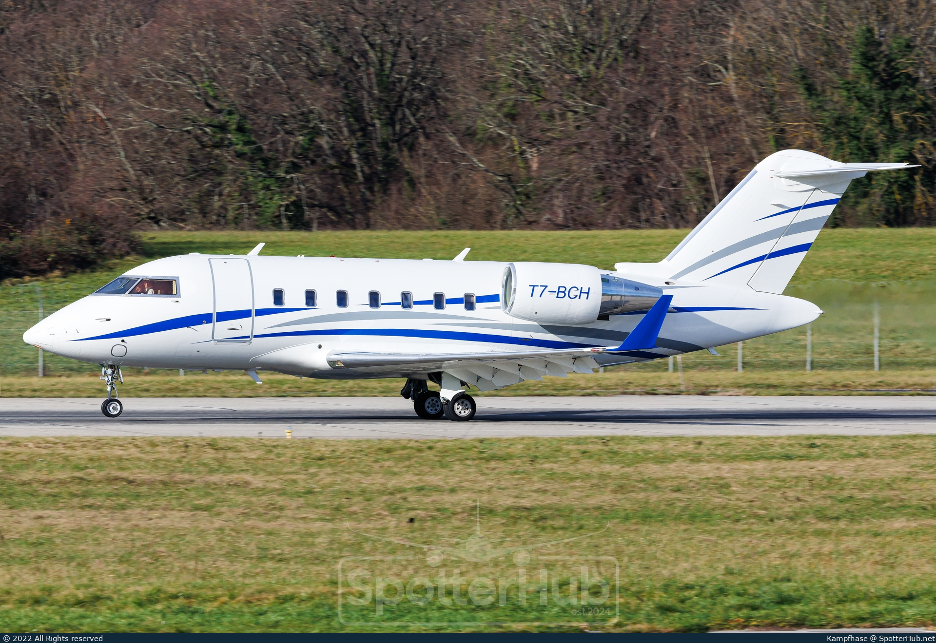 Photo of T7-BCH - Bombardier Challenger 605 operated by PrivatAir Saudi Arabia
