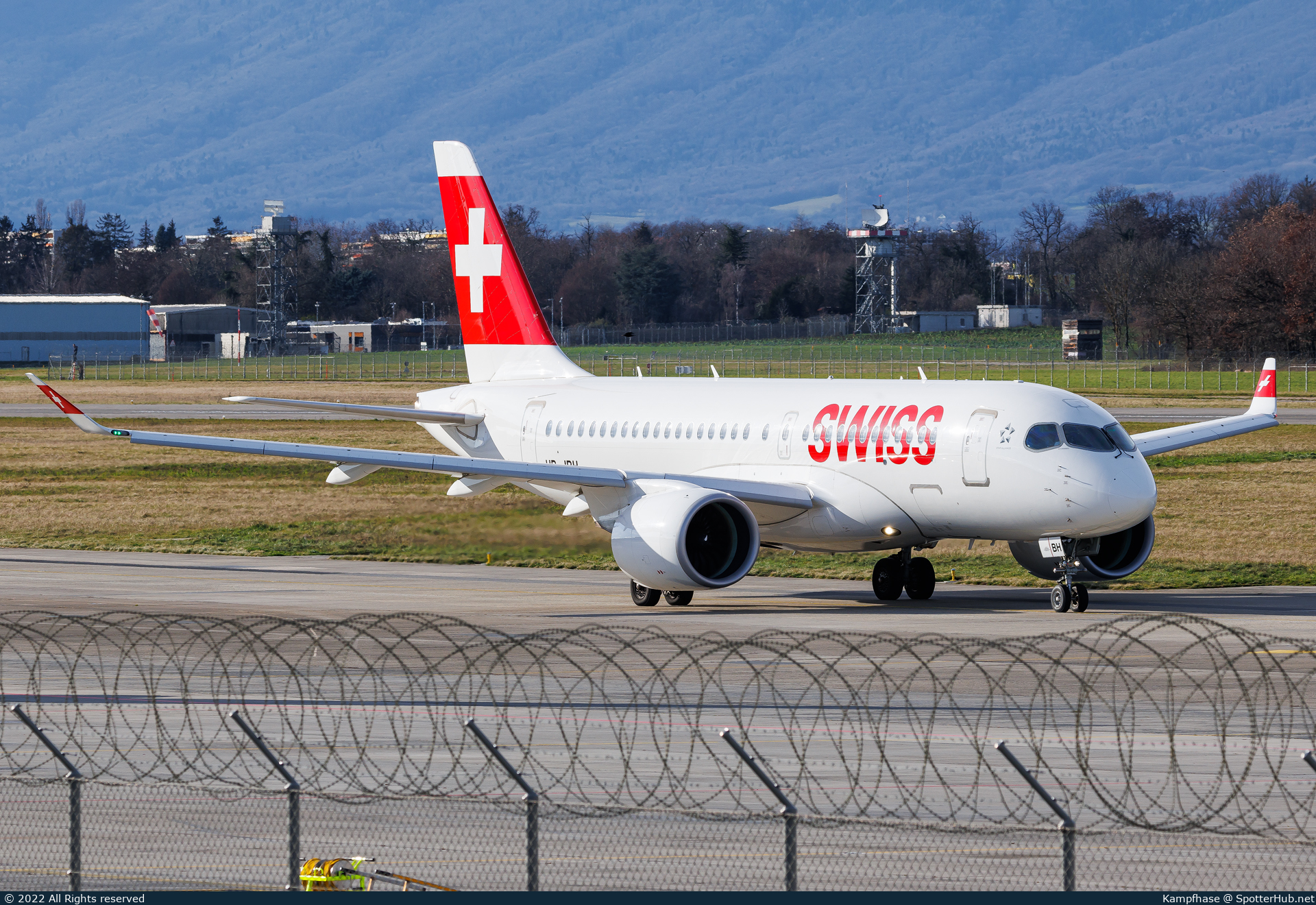 Photo of HB-JBH - Airbus A220-171 operated by Swiss International Air Lines
