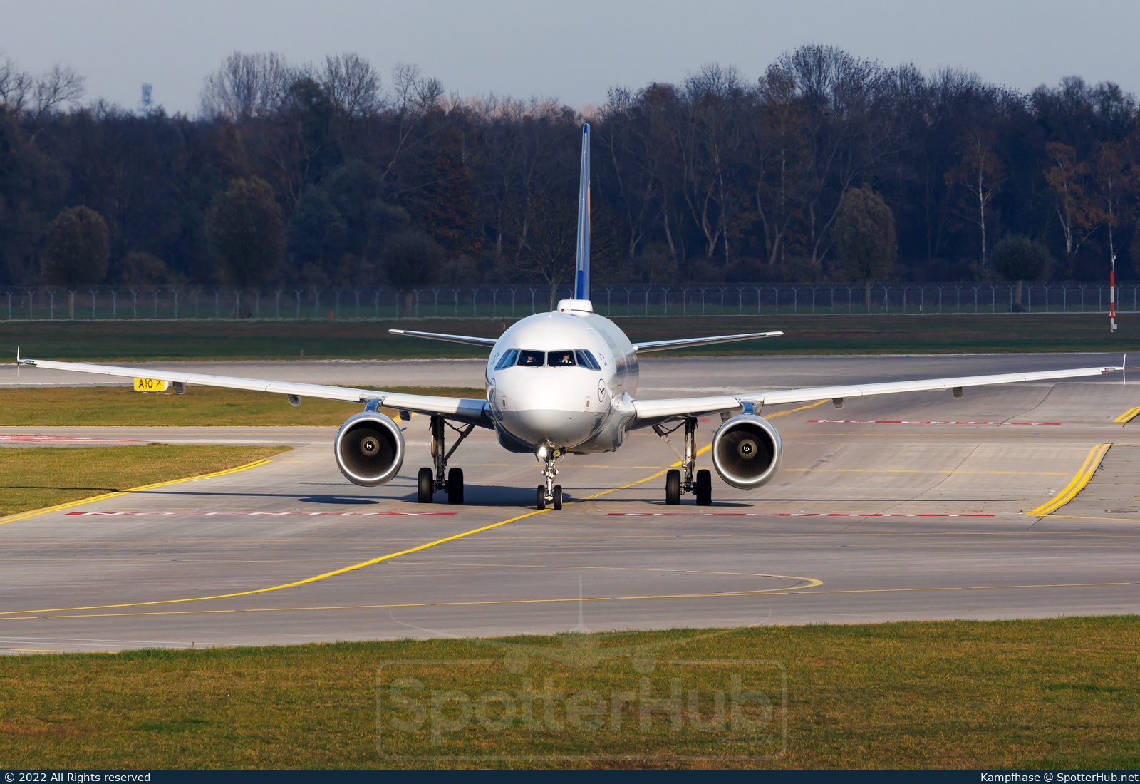 Photo of D-AIZF - Airbus A320-214 operated by Lufthansa