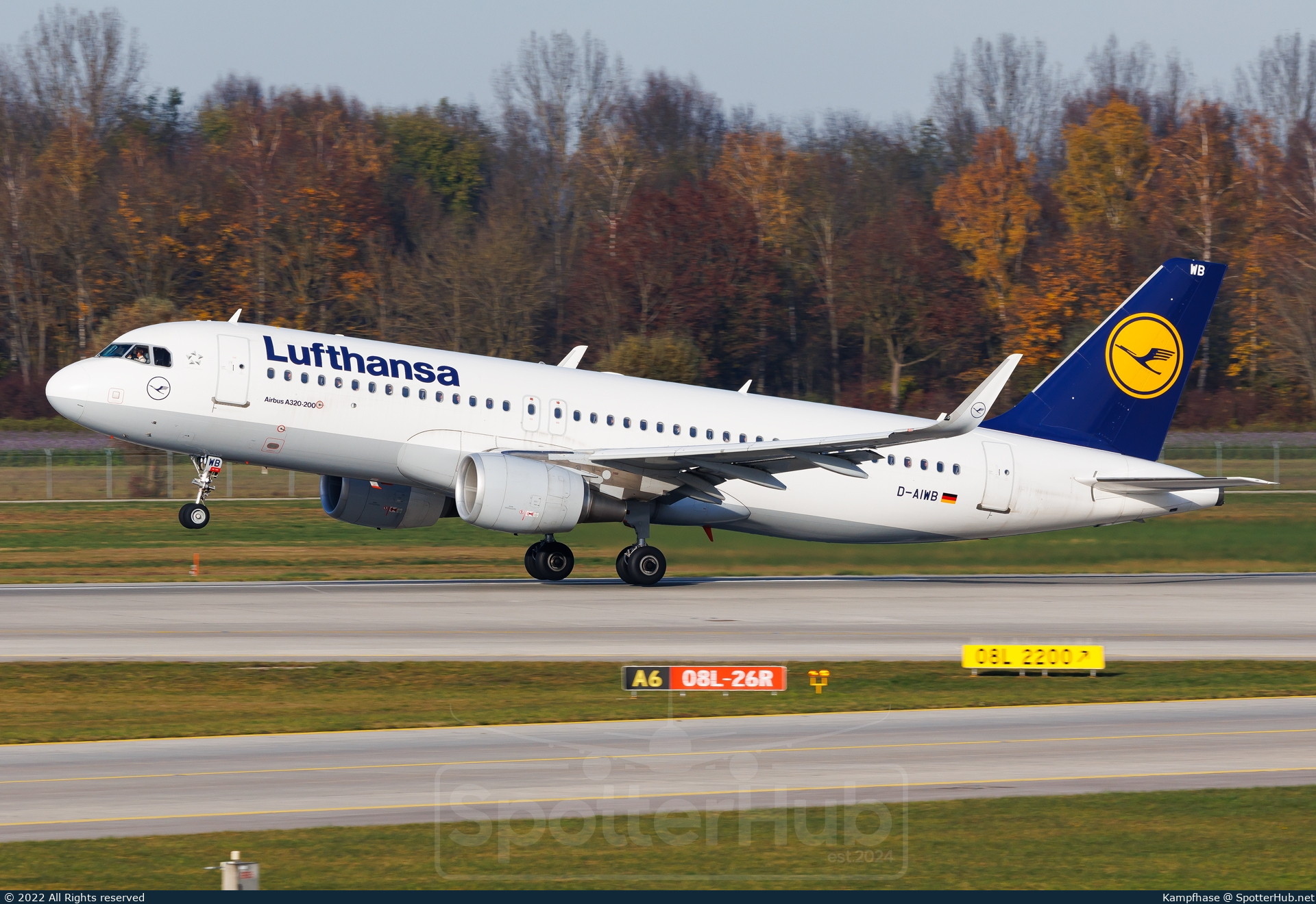 Photo of D-AIWB - Airbus A320-214 operated by Lufthansa