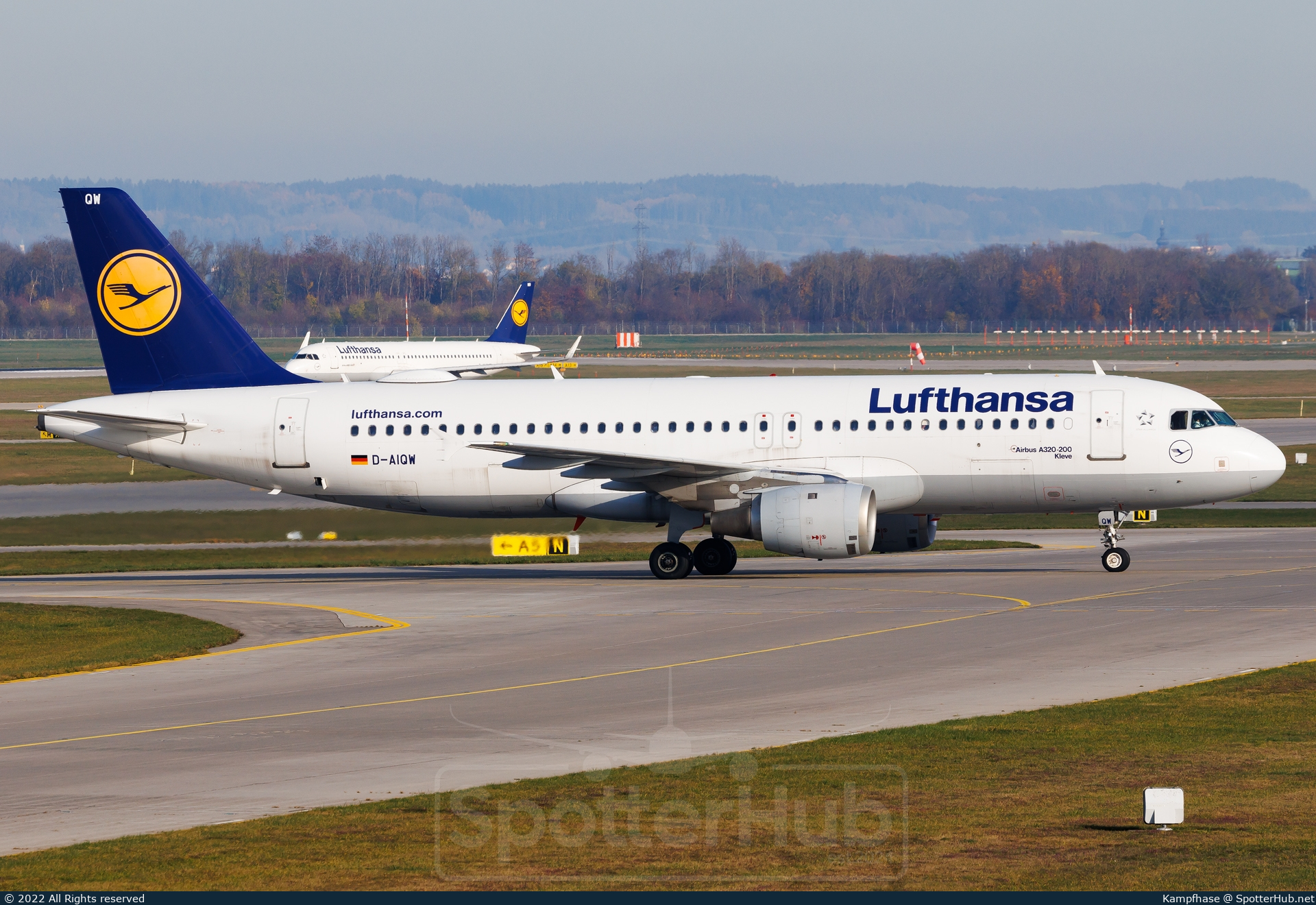 Photo of D-AIQW - Airbus A320-211 operated by Lufthansa
