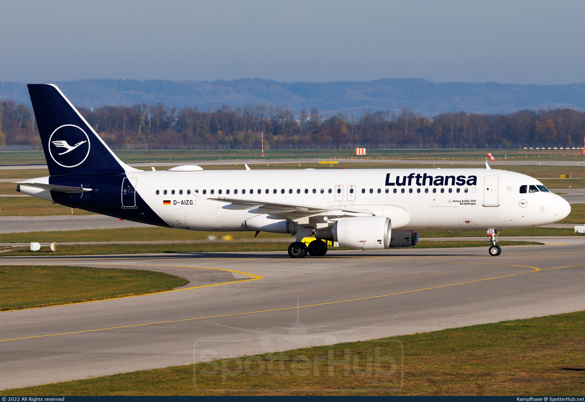 Photo of D-AIZG - Airbus A320-214 operated by Lufthansa