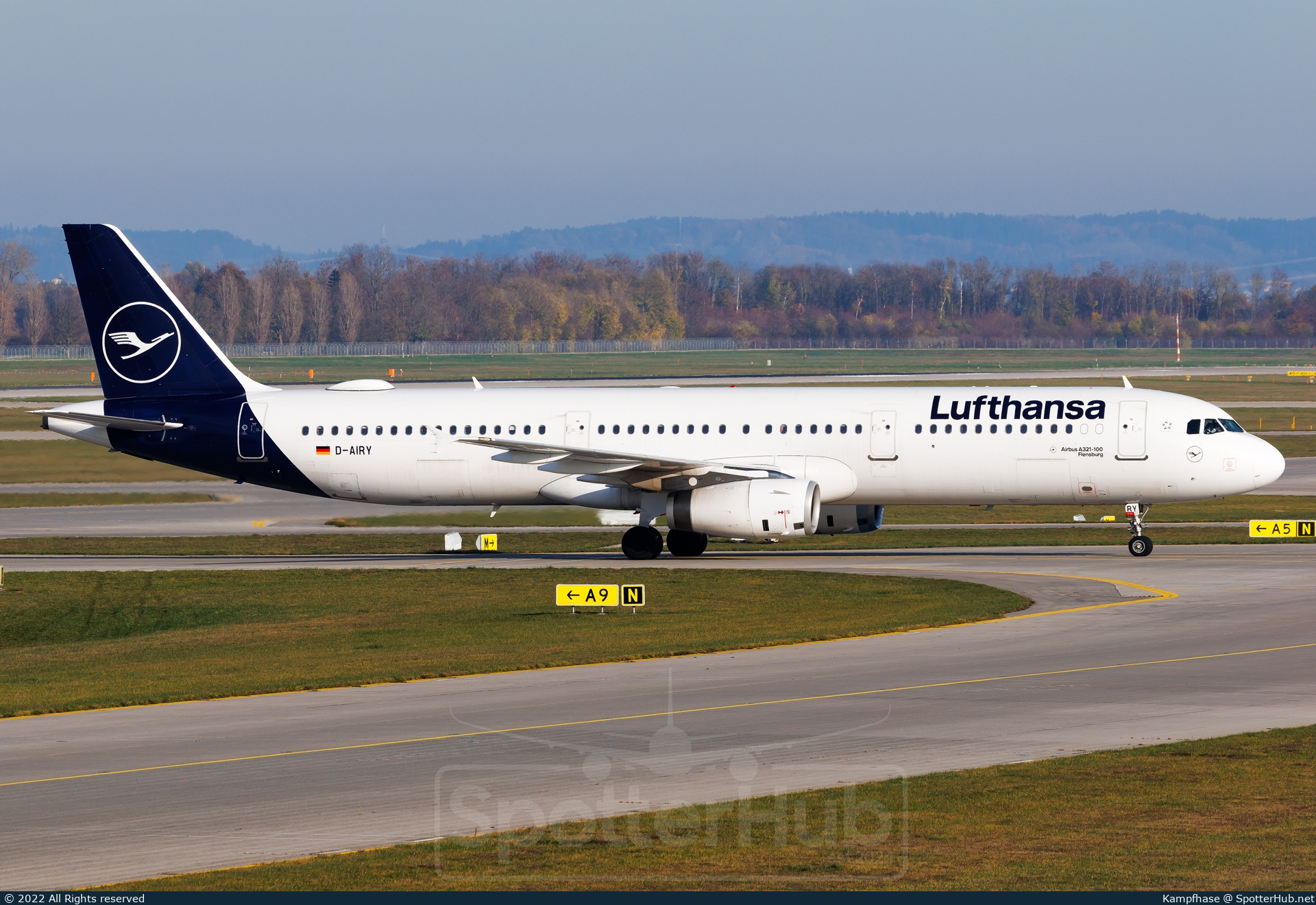 Photo of D-AIRY - Airbus A321-131 operated by Lufthansa