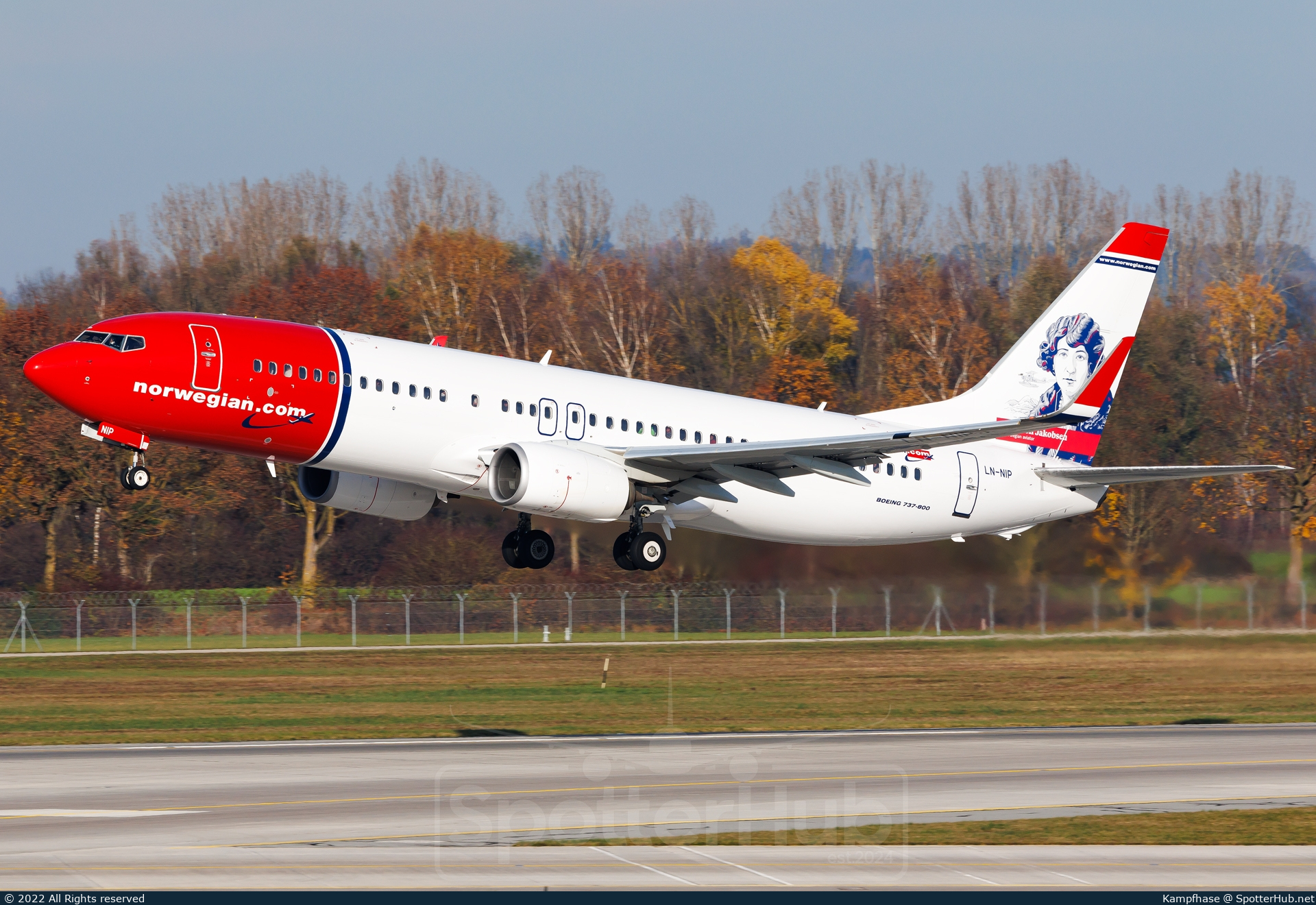 Photo of LN-NIP - Boeing 737-86N operated by Norwegian Air Shuttle