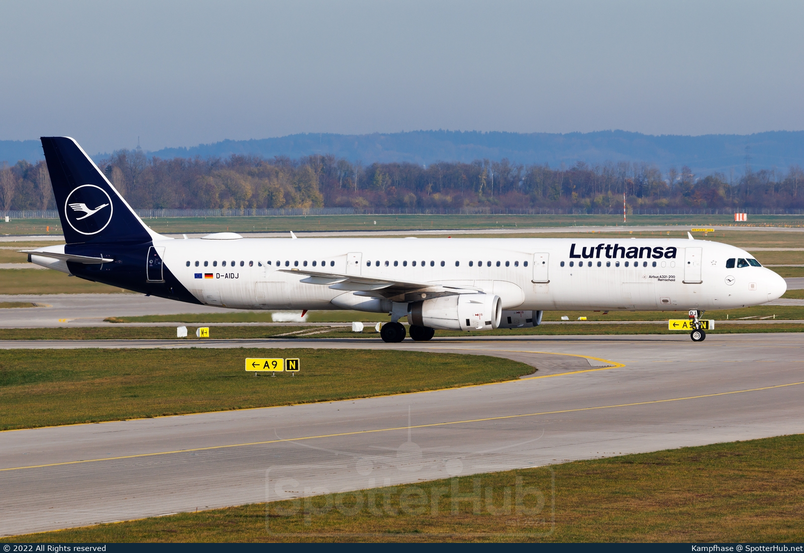 Photo of D-AIDJ - Airbus A321-231 operated by Lufthansa