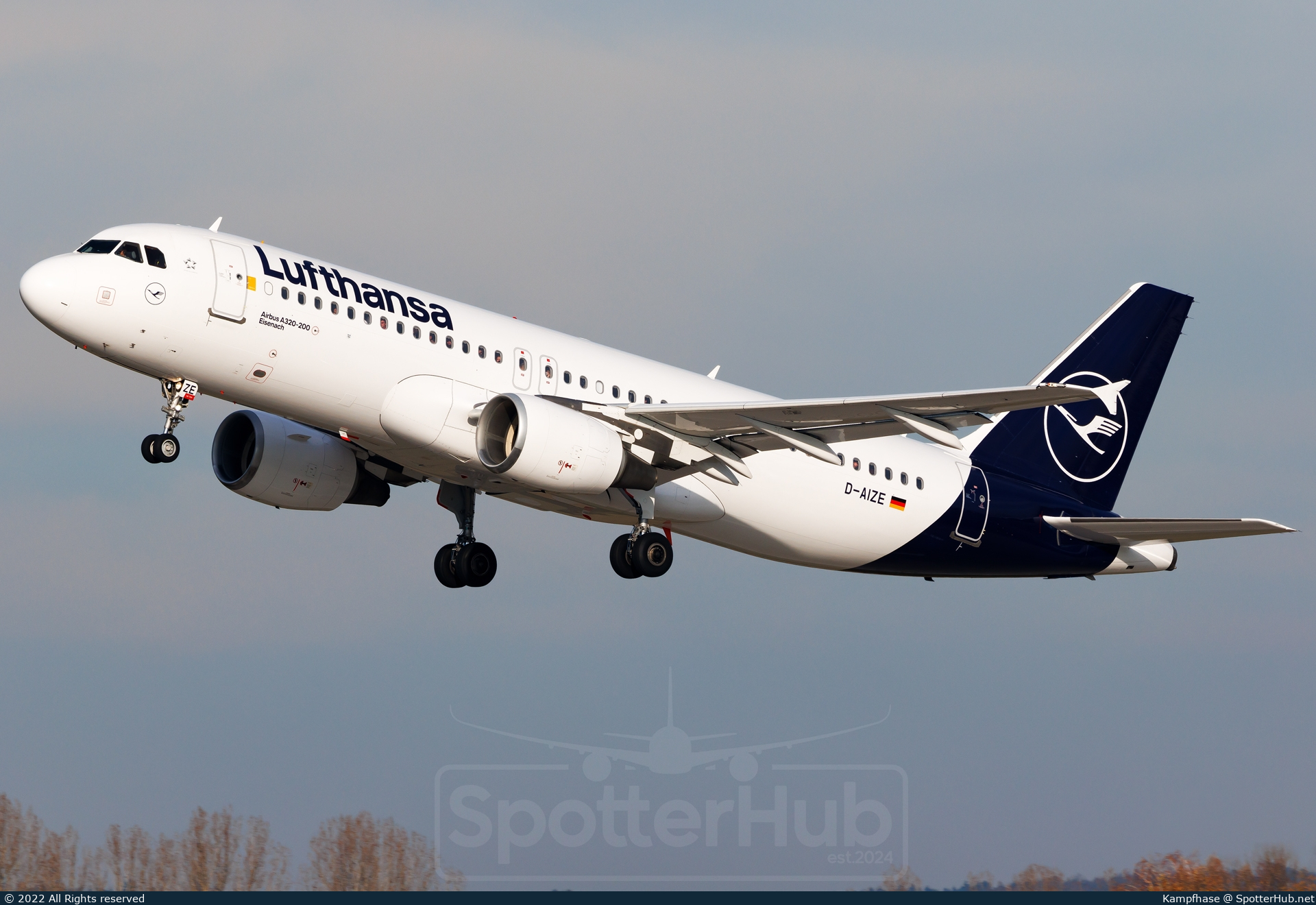 Photo of D-AIZE - Airbus A320-214 operated by Lufthansa