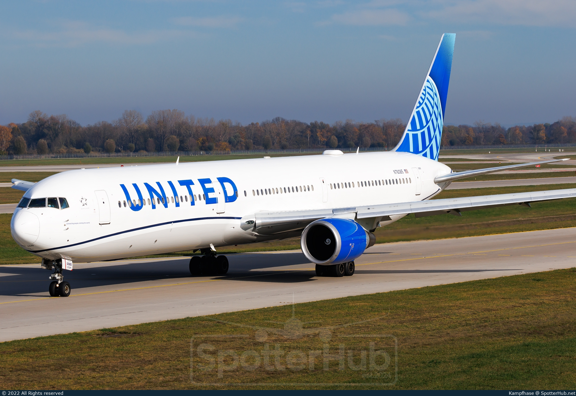 Photo of N76065 - Boeing 767-424(ER) operated by United Airlines