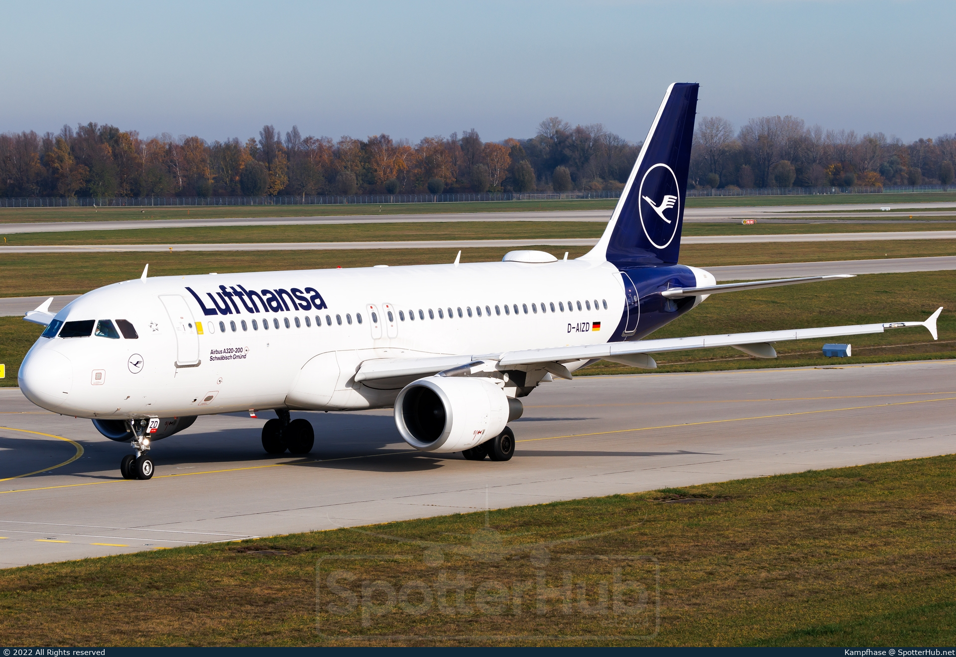 Photo of D-AIZD - Airbus A320-214 operated by Lufthansa