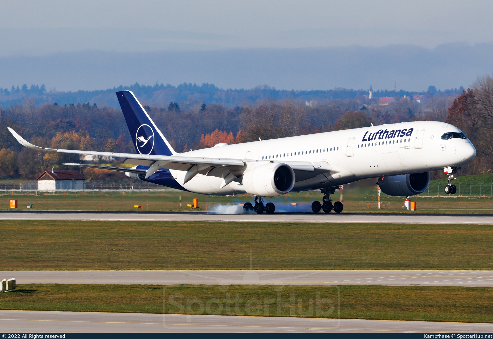 Photo of D-AIXM - Airbus A350-941 operated by Lufthansa