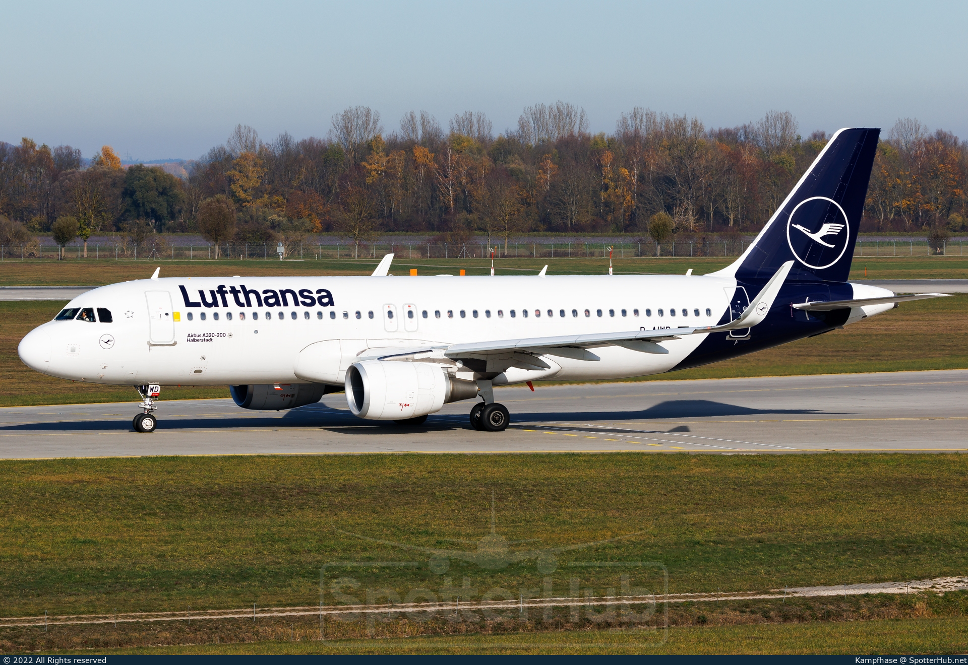 Photo of D-AIWD - Airbus A320-214 operated by Lufthansa
