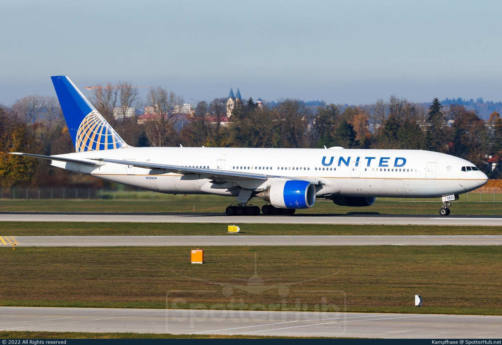 Photo of N226UA - Boeing 777-222(ER) operated by United Airlines