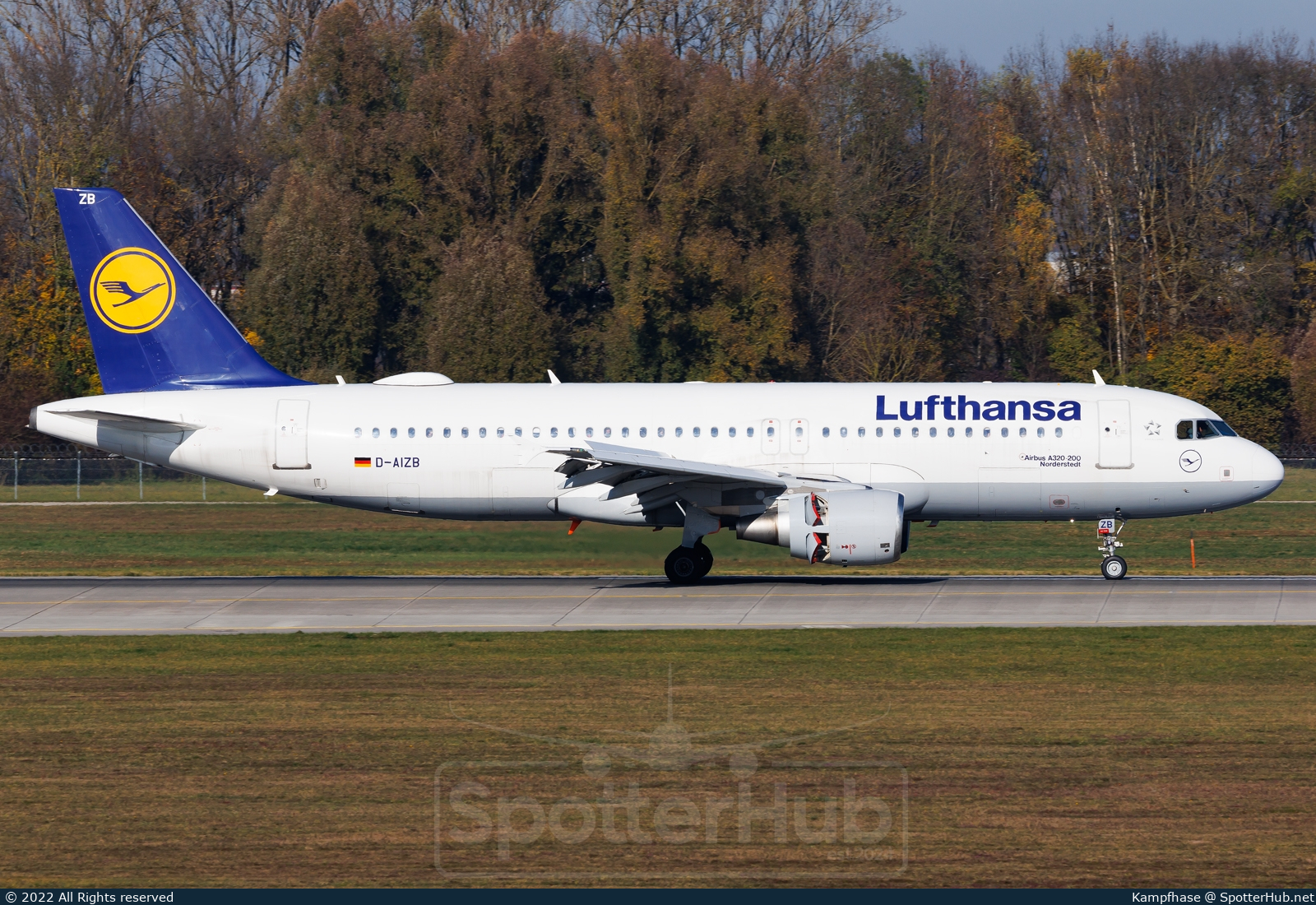 Photo of D-AIZB - Airbus A320-214 operated by Lufthansa