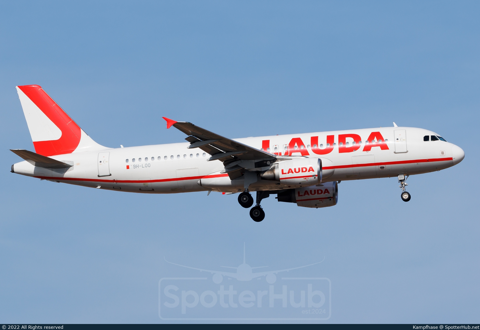 Photo of 9H-LOO - Airbus A320-214 operated by Lauda Europe