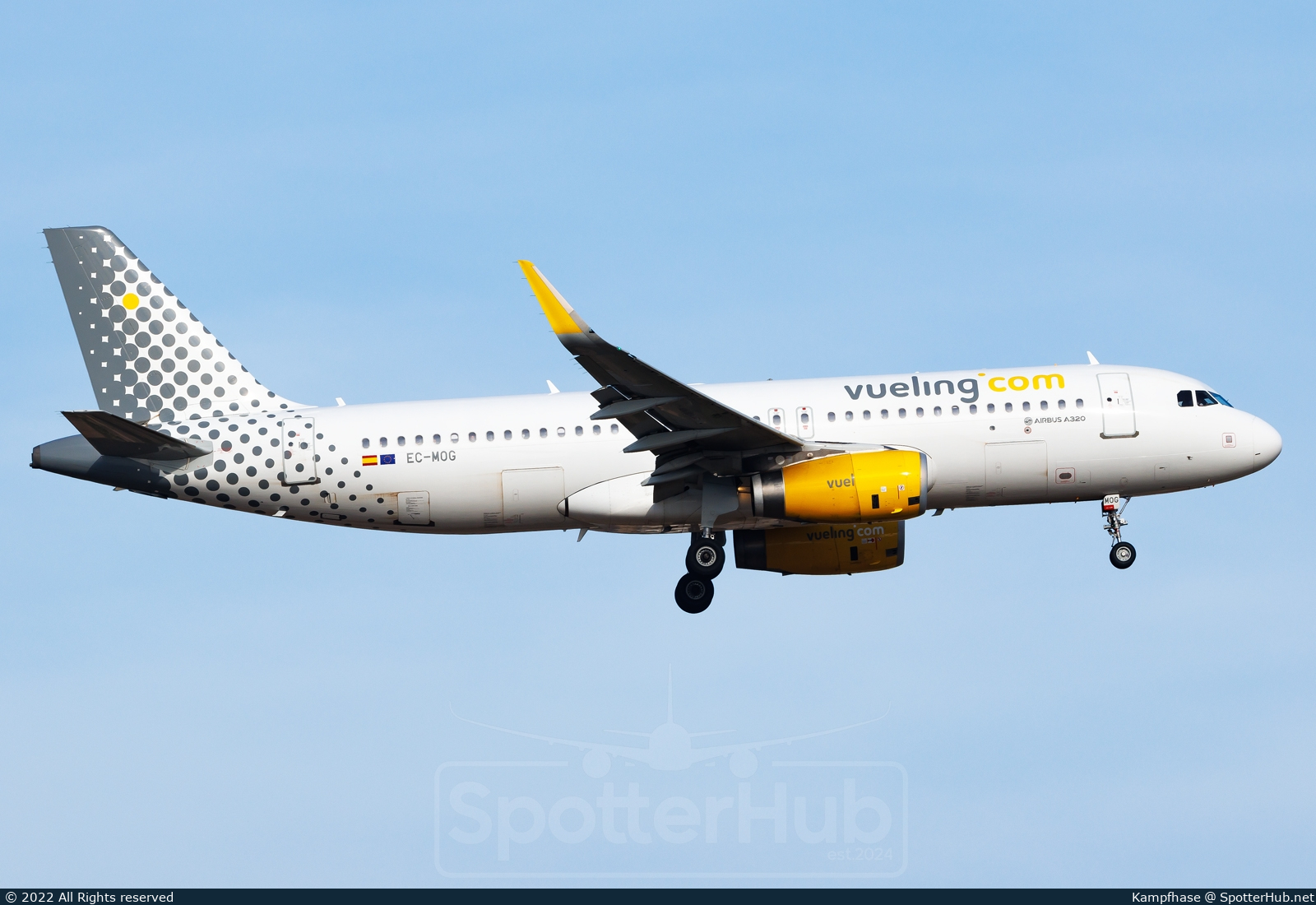 Photo of EC-MOG - Airbus A320-232 operated by Vueling