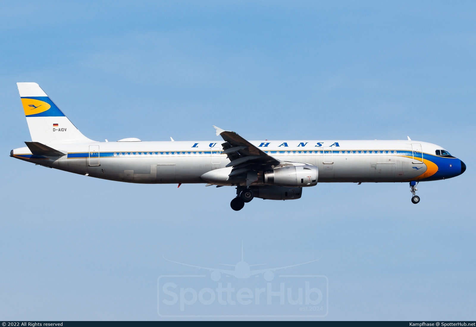 Photo of D-AIDV - Airbus A321-231 operated by Lufthansa