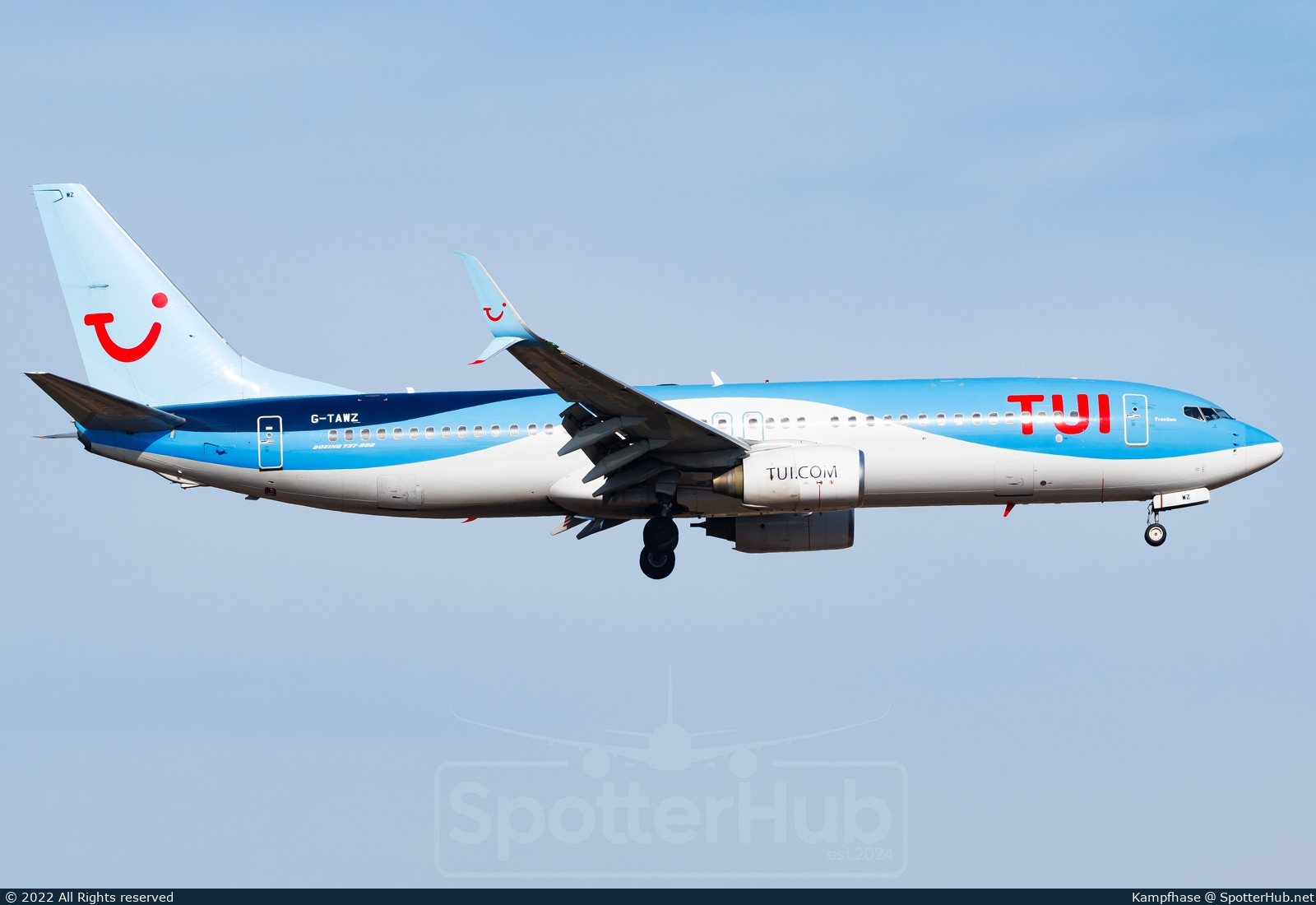 Photo of G-TAWZ - Boeing 737-86N operated by TUI Airways