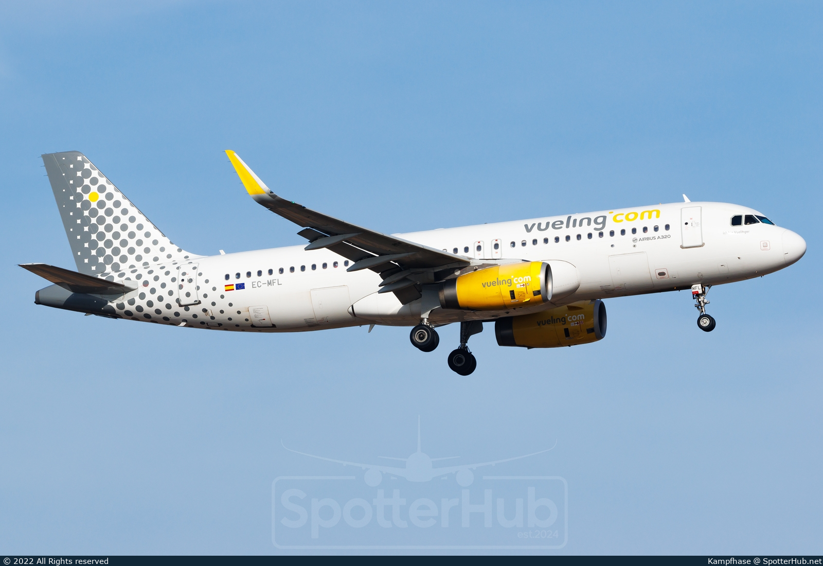 Photo of EC-MFL - Airbus A320-232 operated by Vueling