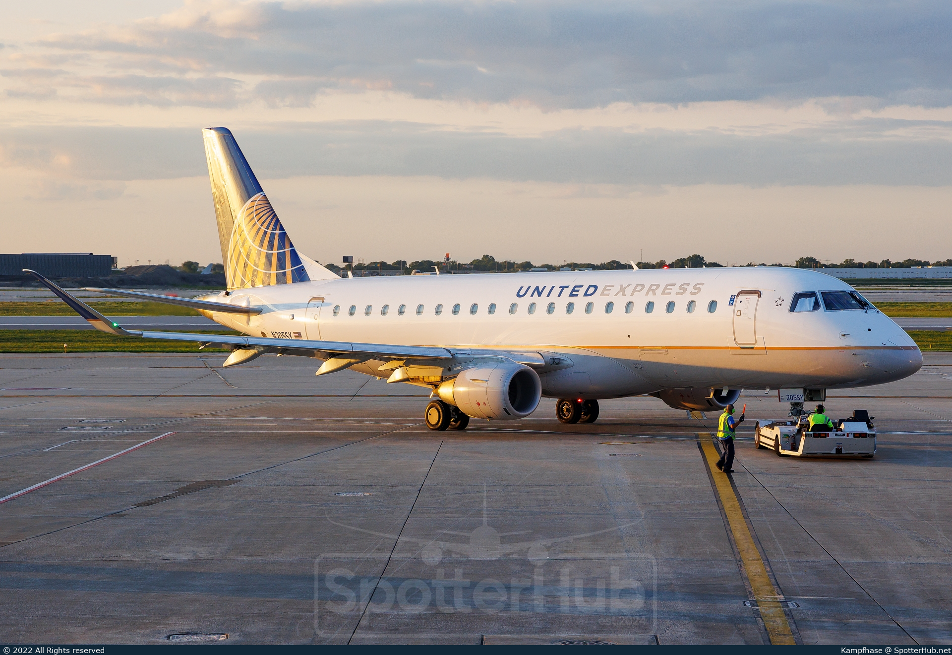 Photo of N205SY - Embraer ERJ-175LR operated by United Express (opb SkyWest Airlines)