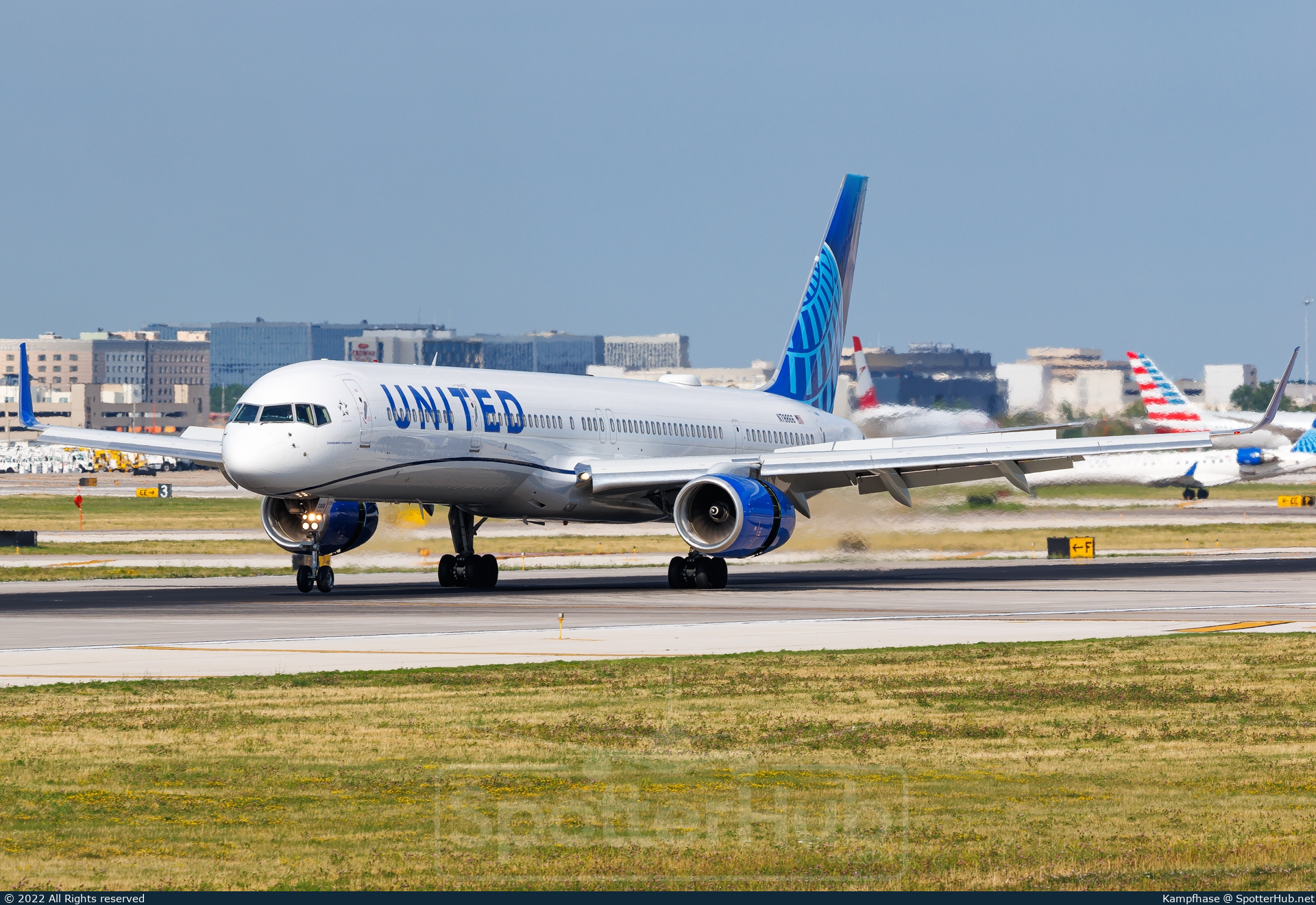 Photo of N78866 - Boeing 757-33N operated by United Airlines