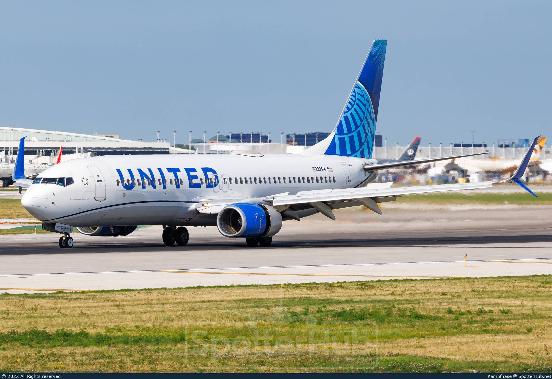 Photo of N33264 - Boeing 737-824 operated by United Airlines