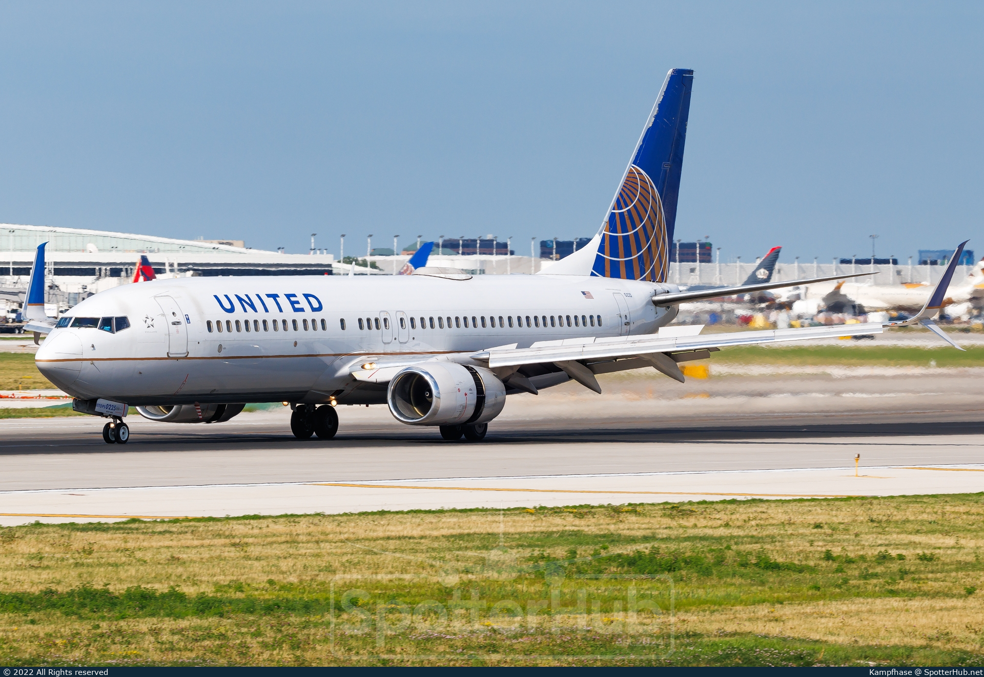 Photo of N12225 - Boeing 737-824 operated by United Airlines