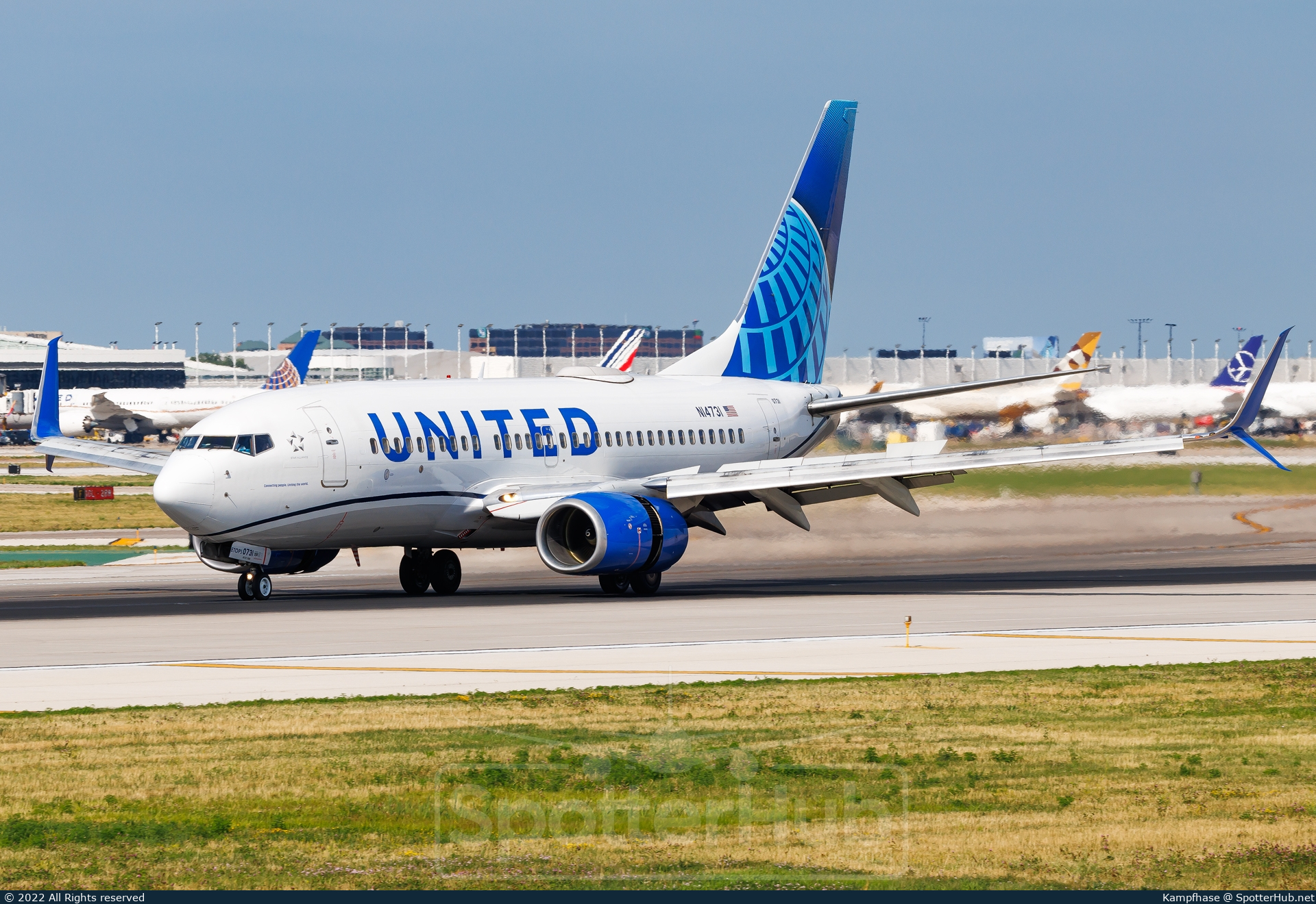 Photo of N14731 - Boeing 737-724 operated by United Airlines