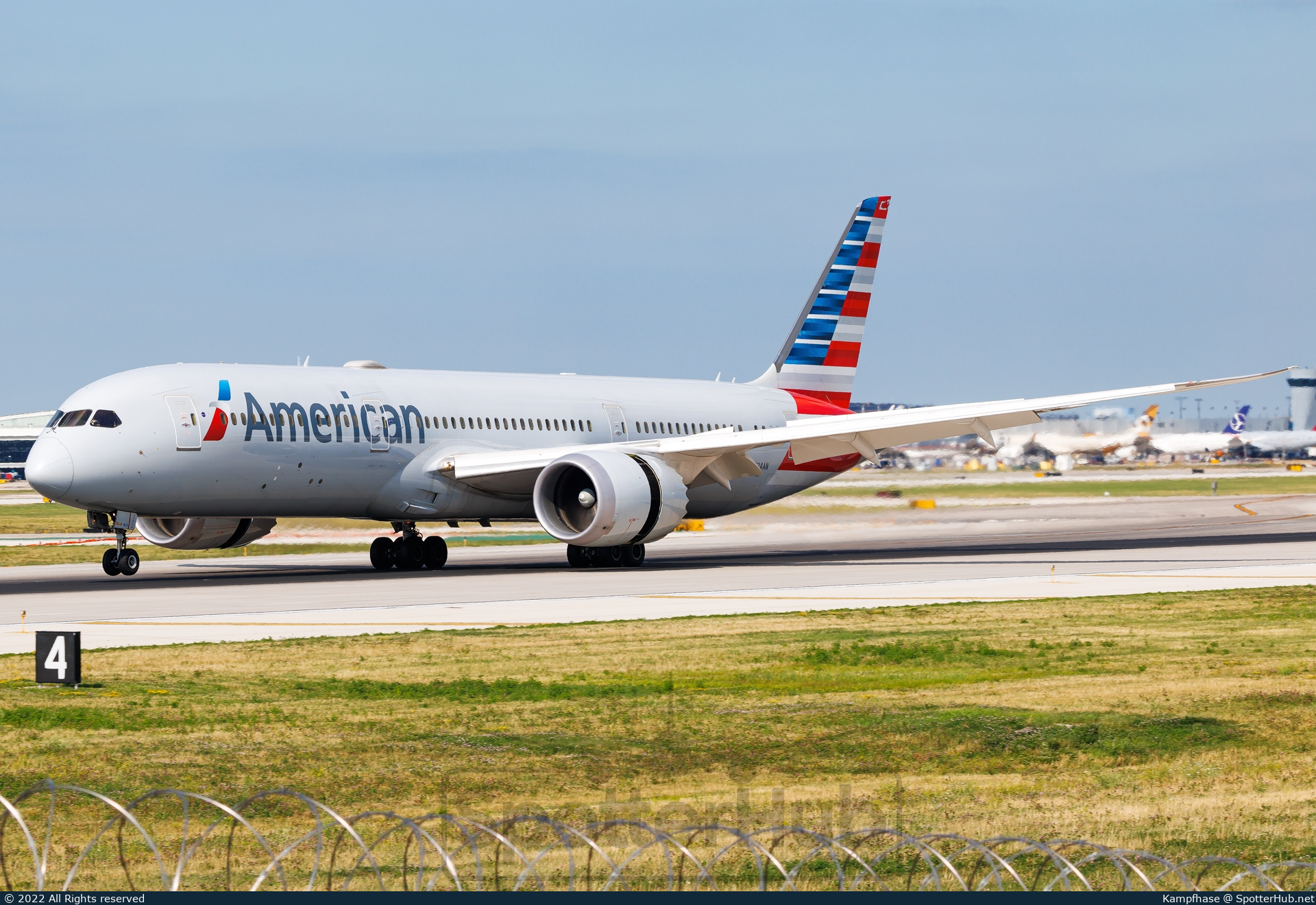Photo of N824AN - Boeing 787-9 Dreamliner operated by American Airlines