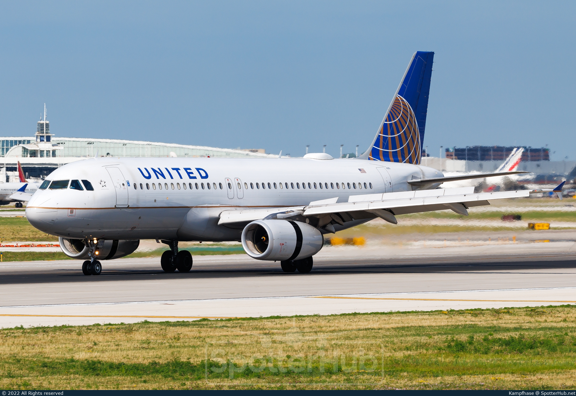 Photo of N493UA - Airbus A320-232 operated by United Airlines