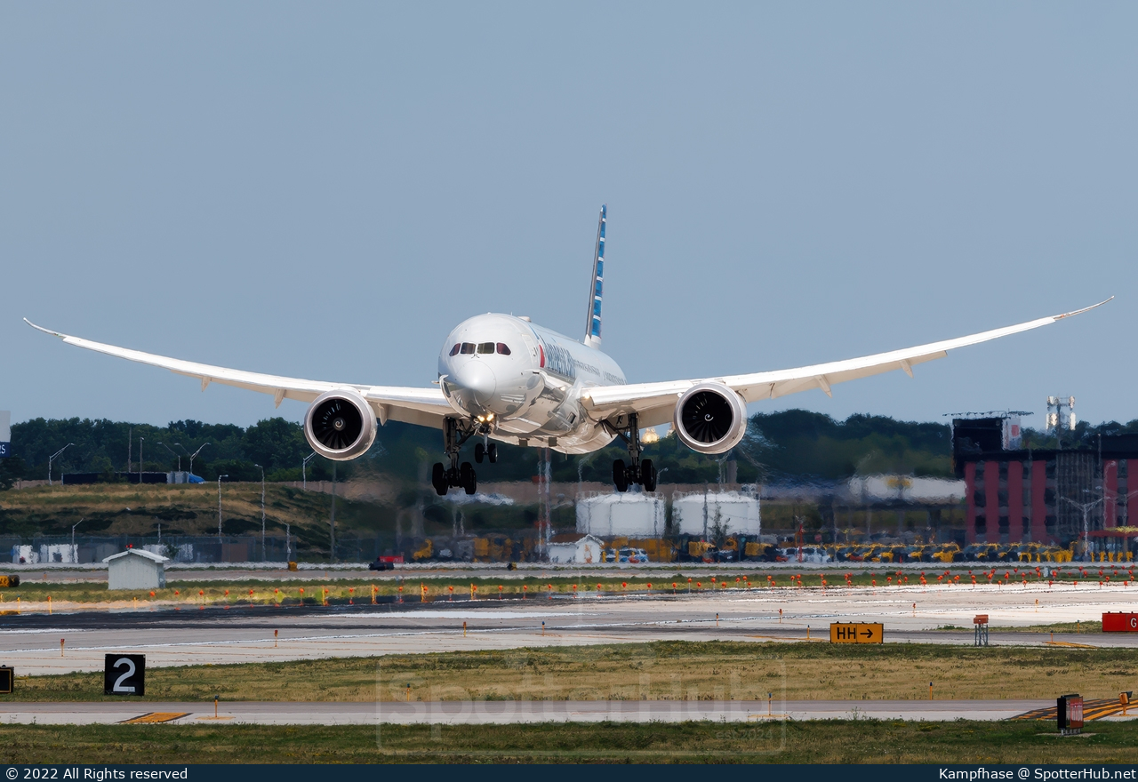 Photo of N822AN - Boeing 787-9 Dreamliner operated by American Airlines